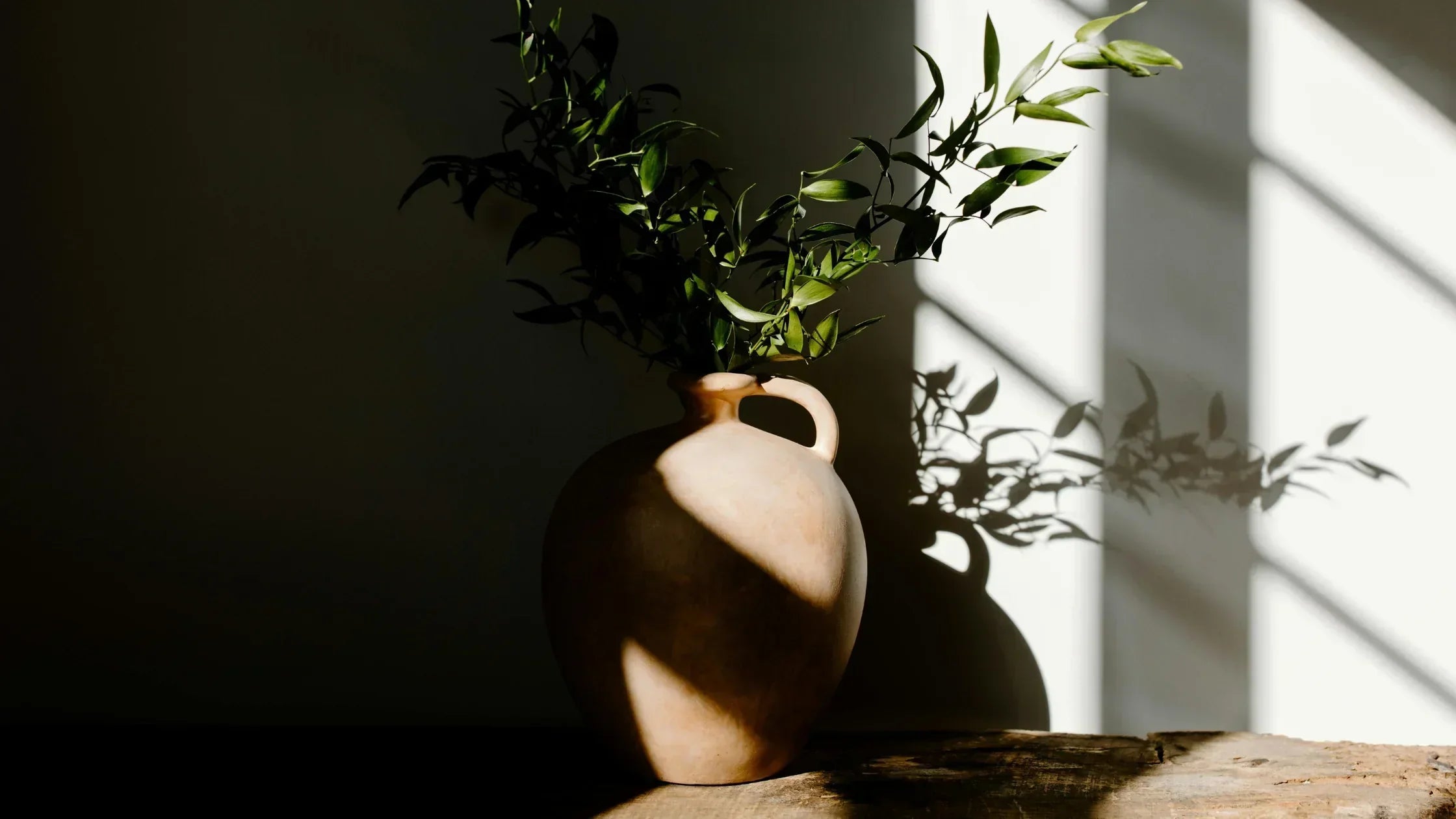 Large traditional Japanese vase with intricate ceramic design, perfect for home decor and inspired by authentic Japanese craftsmanship.