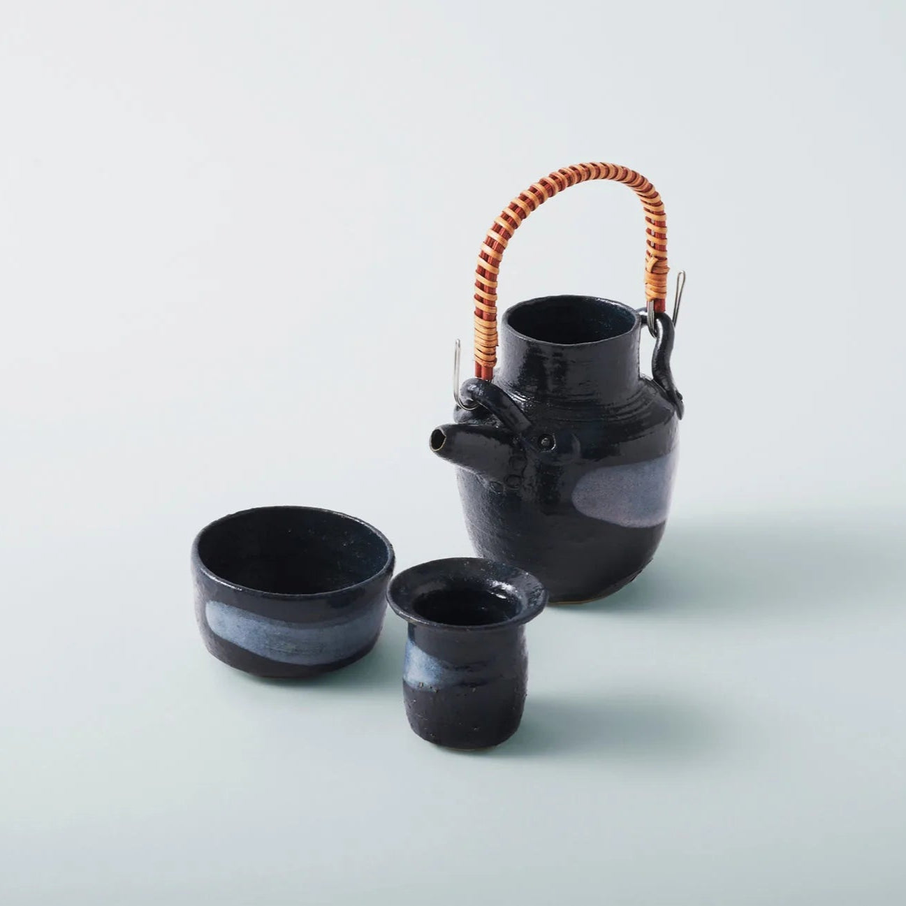 Eiki Kisha Teapot Set – Japanese secret meeting tea set for intimate gatherings and elegant tea ceremonies.