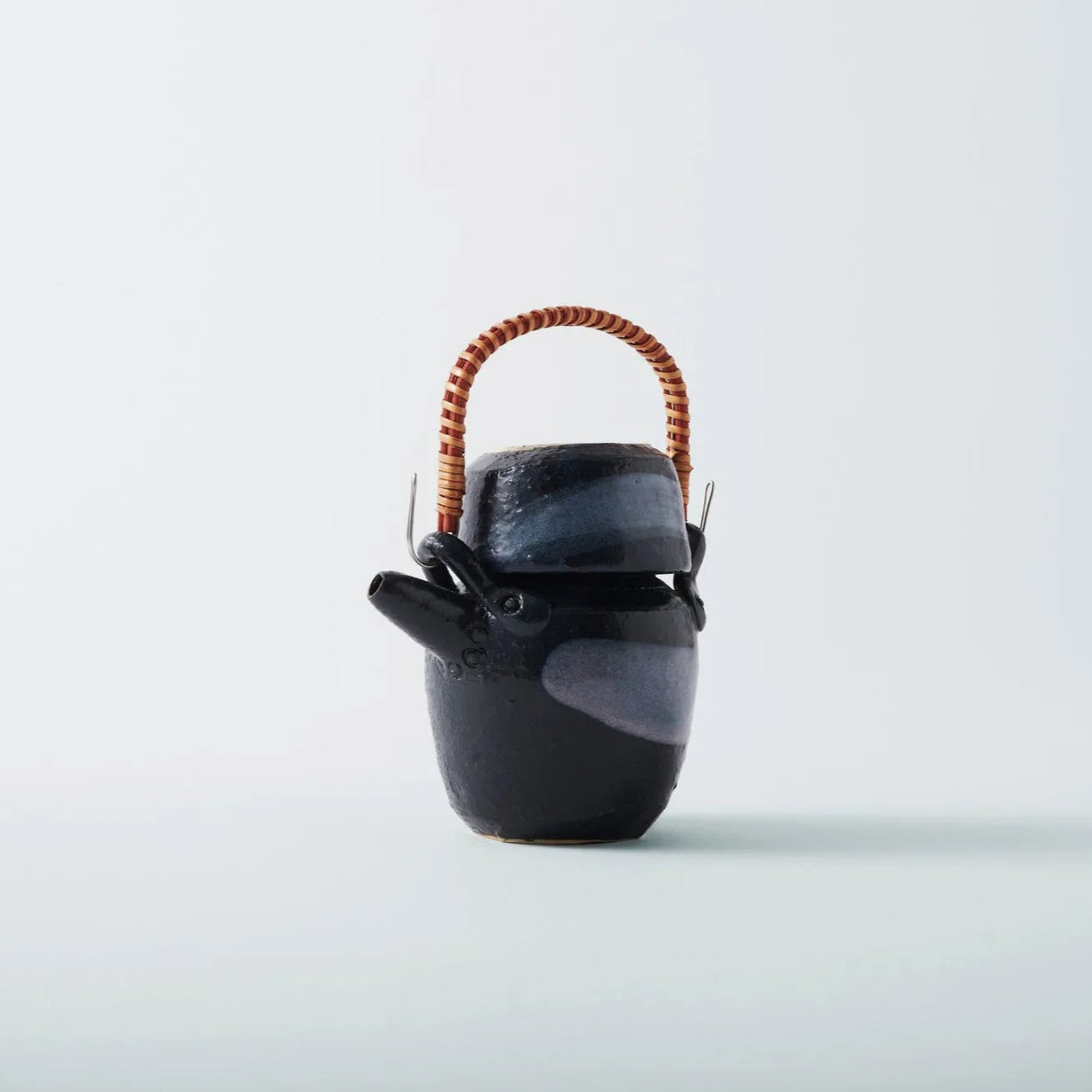 Eiki Kisha Teapot Set – Japanese secret meeting tea set for intimate gatherings and elegant tea ceremonies.
