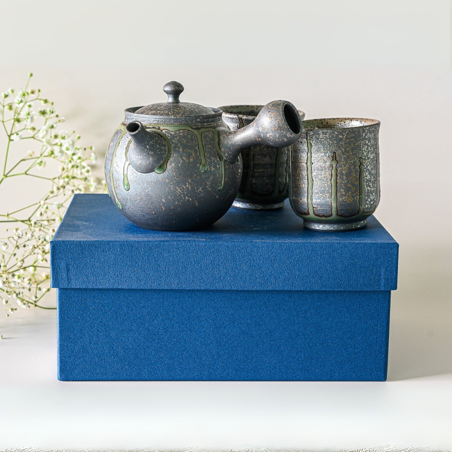 Gado Yakishime Kyusu teapot set – handcrafted Japanese teaware perfect for tea brewing and serving.