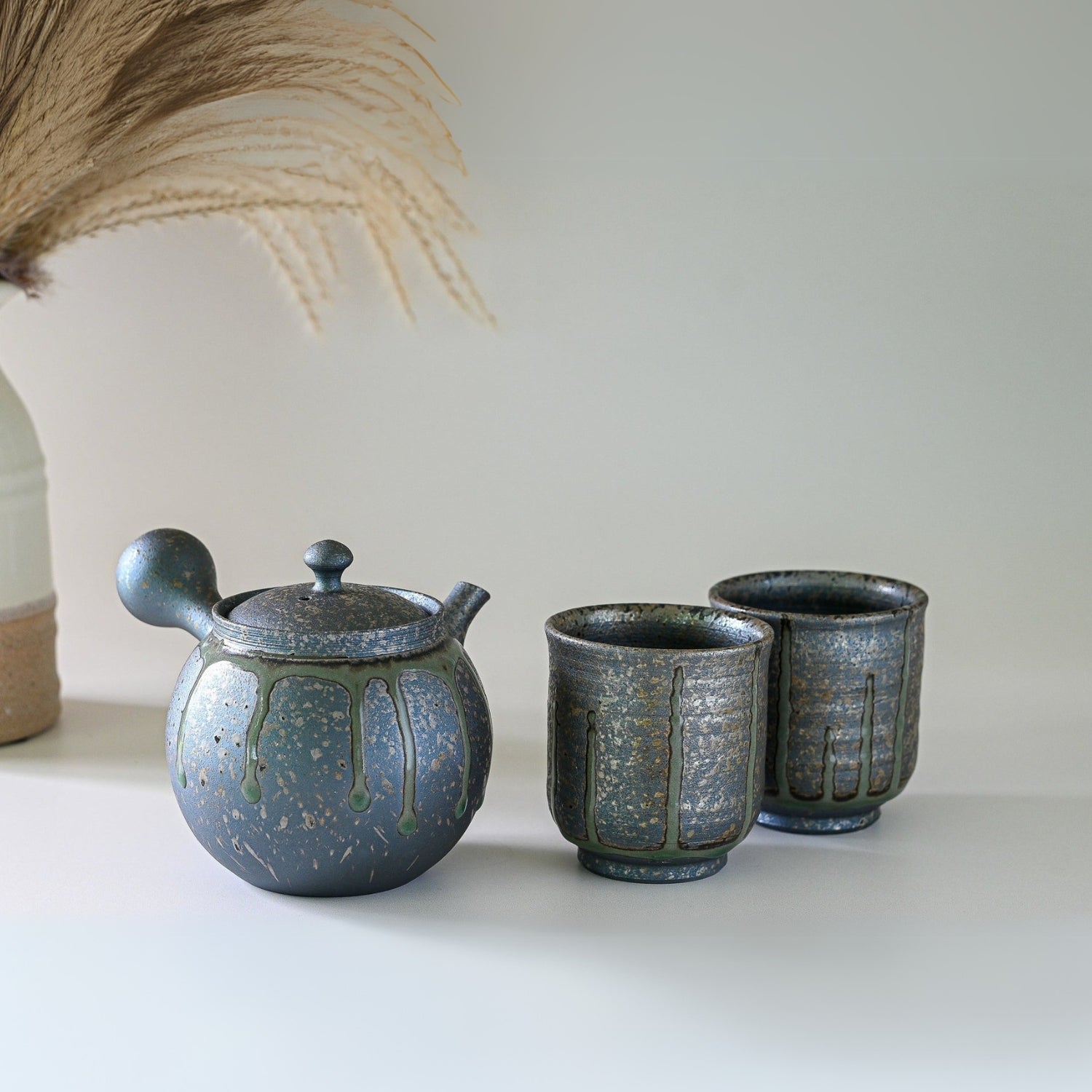 Gado Yakishime Kyusu teapot set – handcrafted Japanese teaware perfect for tea brewing and serving.