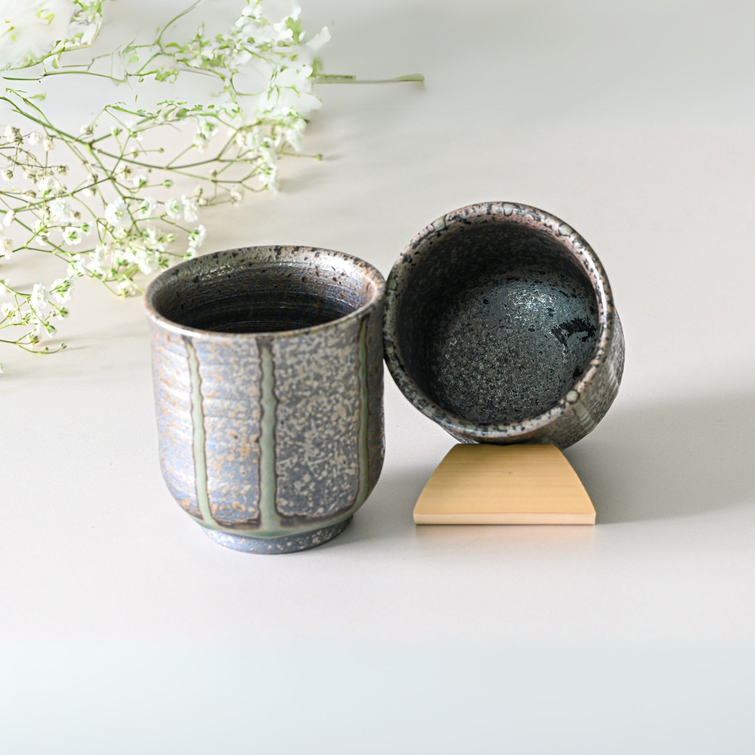 Gado Yakishime Kyusu teapot set – handcrafted Japanese teaware perfect for tea brewing and serving.