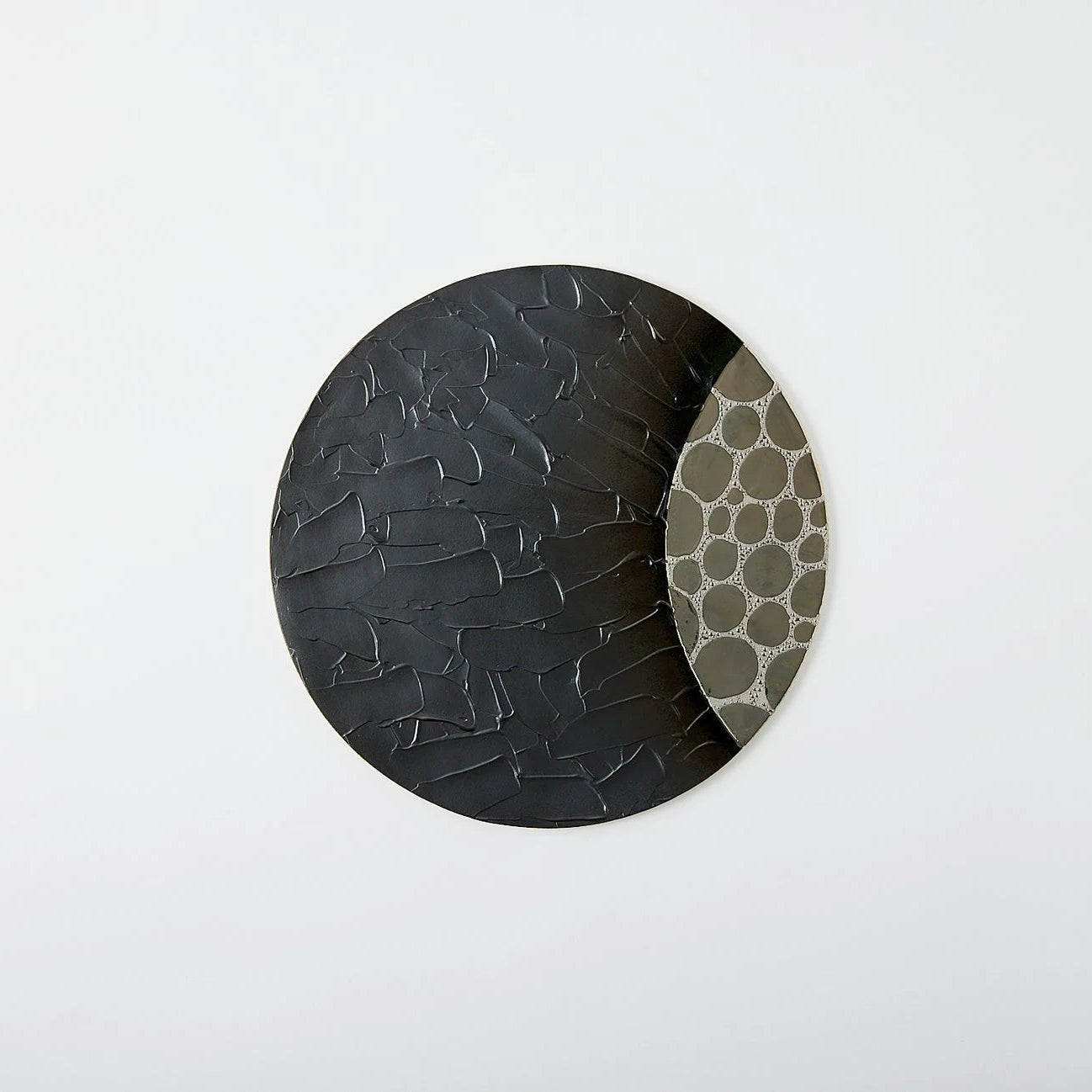 Gaenzara Japanese ceramic serving plate – traditional dinnerware for authentic Japanese meals and presentation.