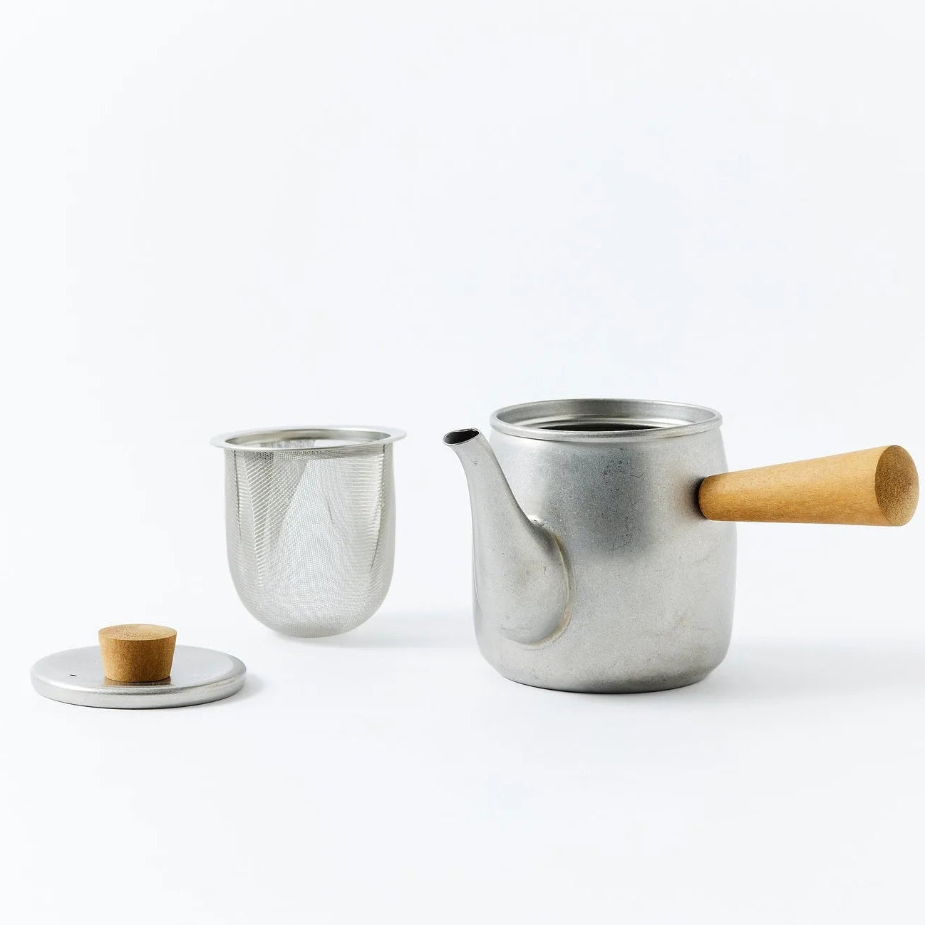 Ishinagare Japanese stone-washed stainless steel teapot, durable and elegant for premium tea brewing.