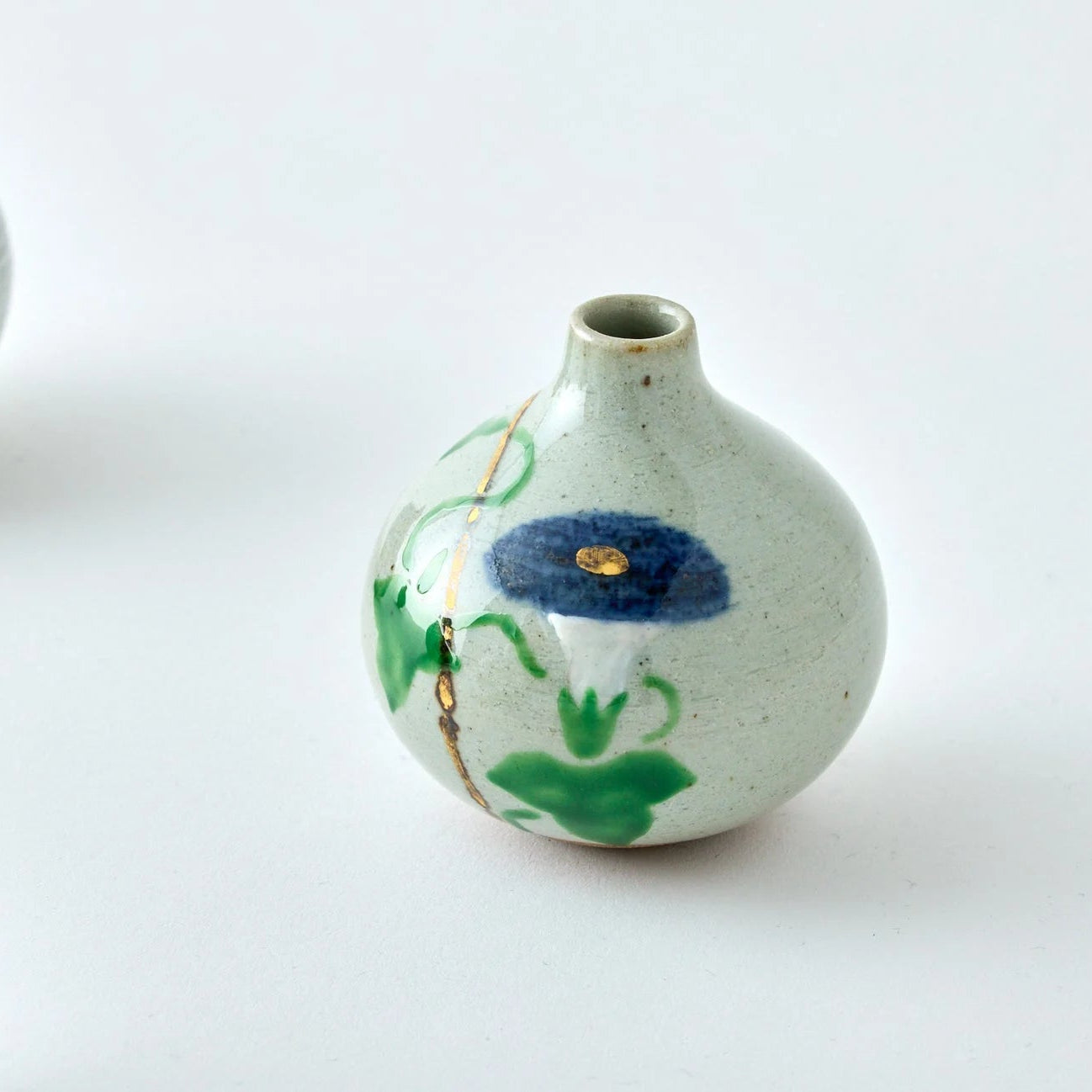 Handmade Japanese Tesai Kabin flower vase with Asagao morning glory motif, slipware Karatsu ceramic.