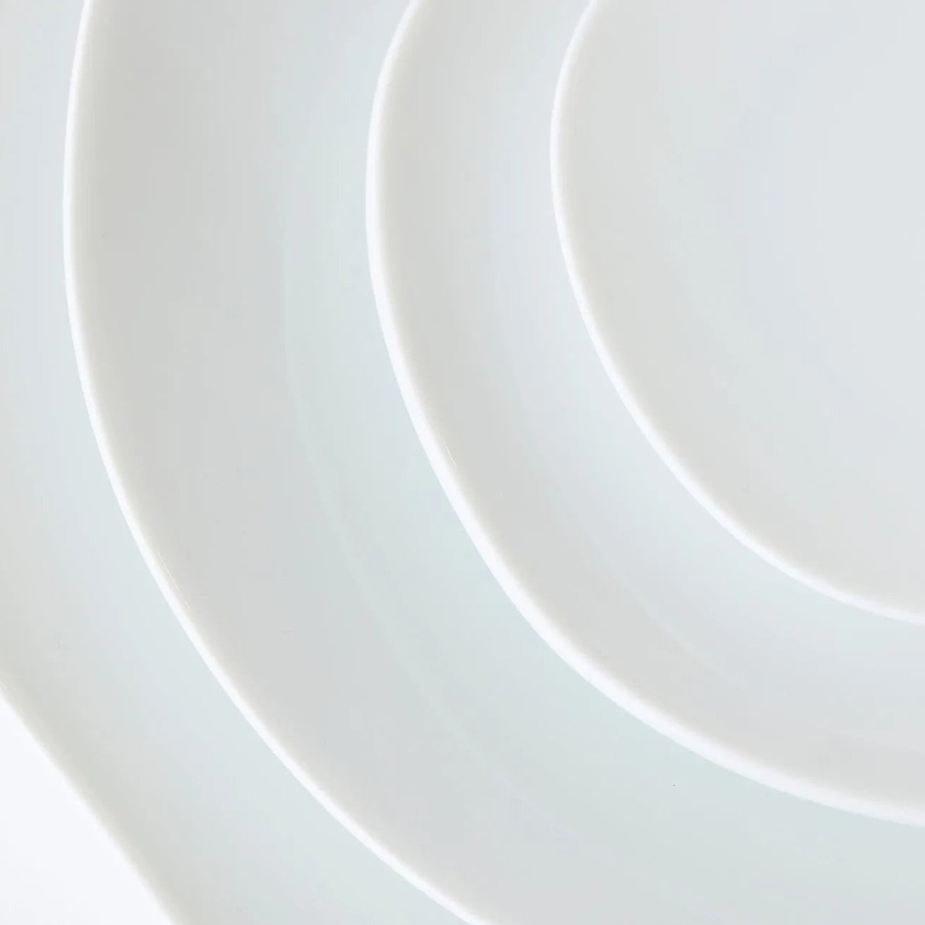Handmade Japanese porcelain leaf plate – modern feuille design ceramic tableware for elegant dining or decor.