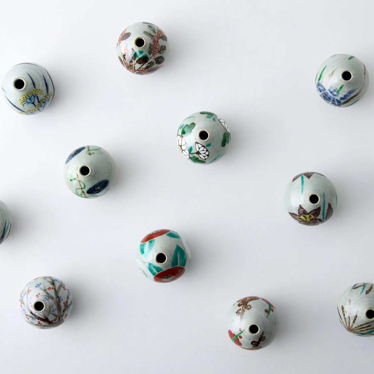 Japanese tesai kabin flower vase, handcrafted ceramic ikebana vase with traditional design.