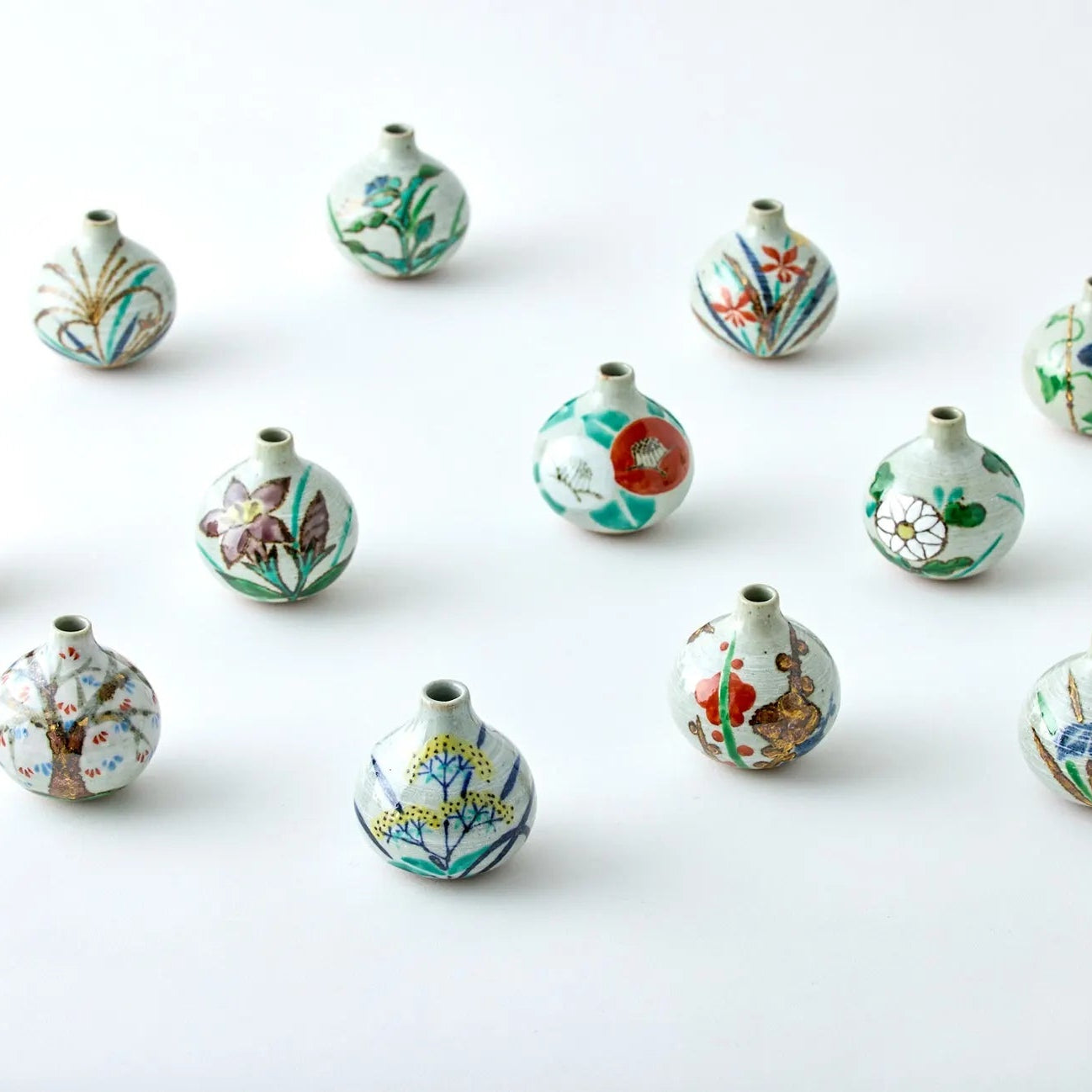 Japanese tesai kabin flower vase, handcrafted ceramic ikebana vase with traditional design.