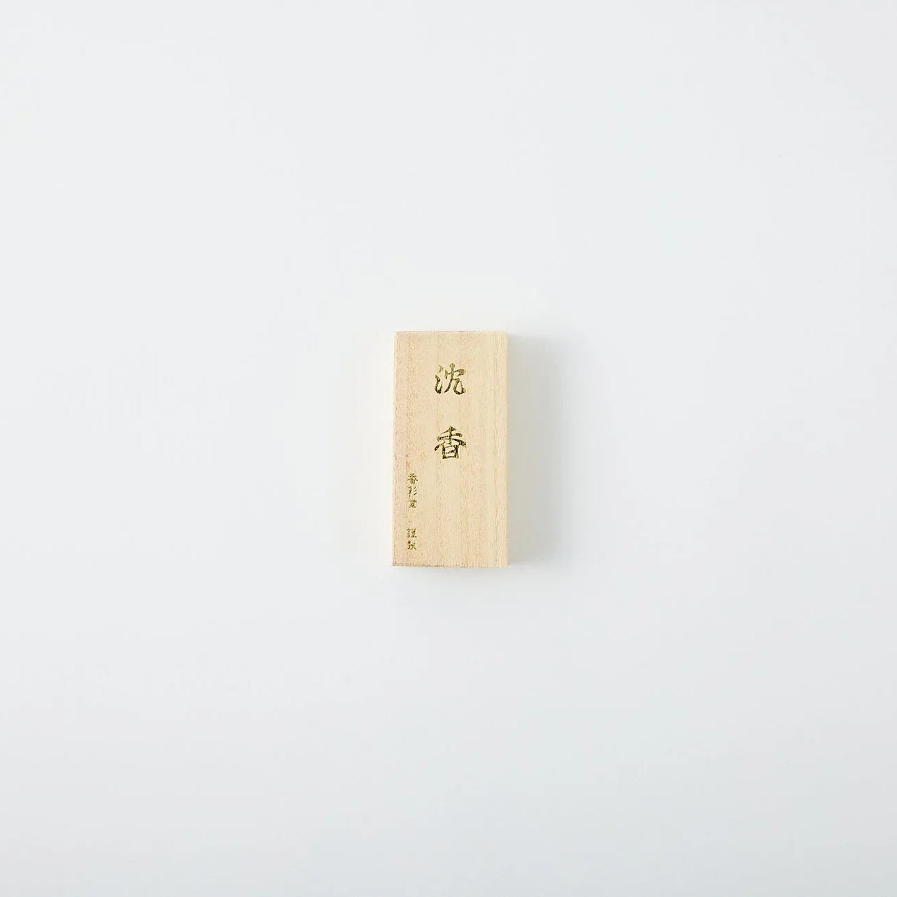 Jinkō Japanese agarwood incense sticks with rich aroma for relaxation and meditation.