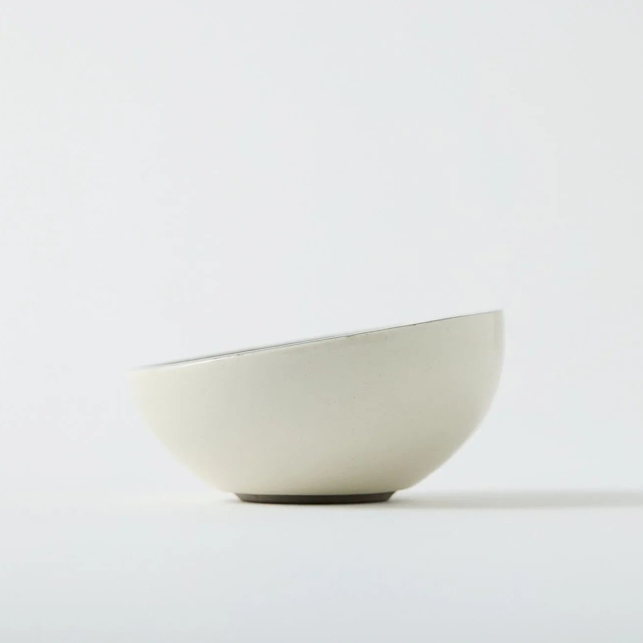 Marubi Japanese Utage small round bowl – handcrafted ceramic tableware for elegant and traditional Japanese dining.