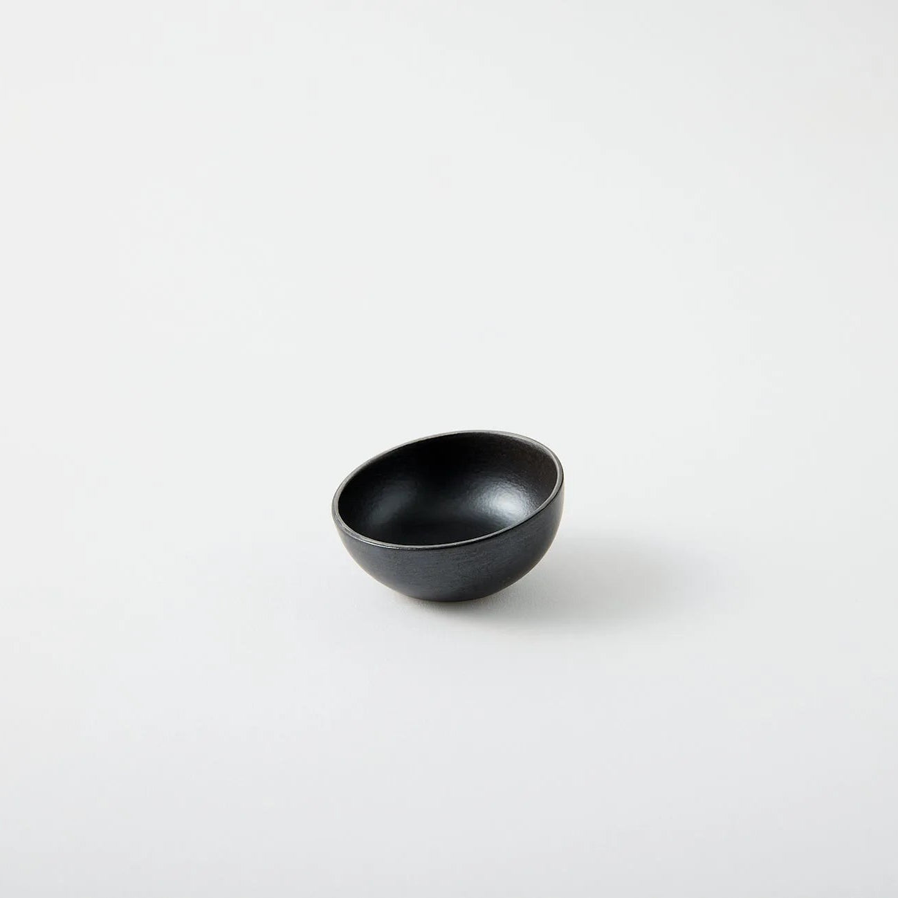 Marubi Japanese Utage small round bowl – handcrafted ceramic tableware for elegant and traditional Japanese dining.
