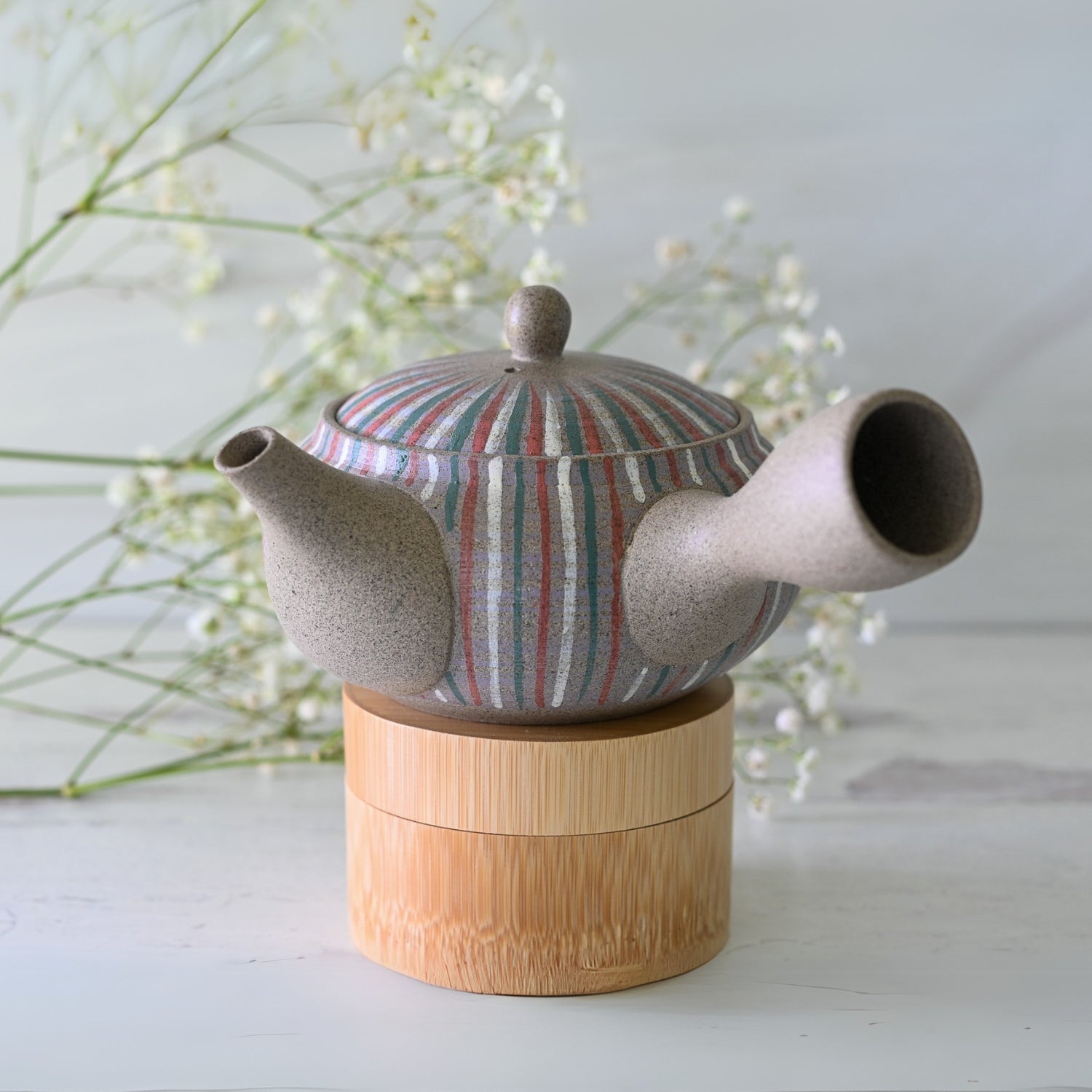 Miyabi Striped Tokoname-Yaki Kyusu Teapot handcrafted in Japanese clay for authentic tea brewing.