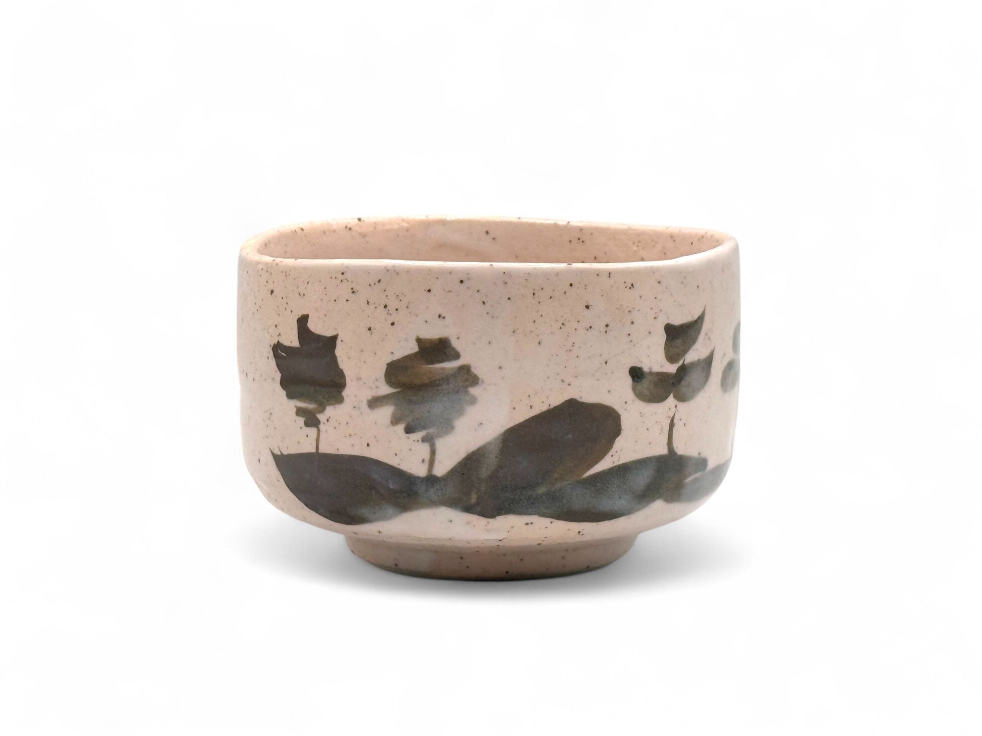 Momoyama Sansui pink Mino-yaki chawan Japanese matcha bowl for traditional tea ceremony.