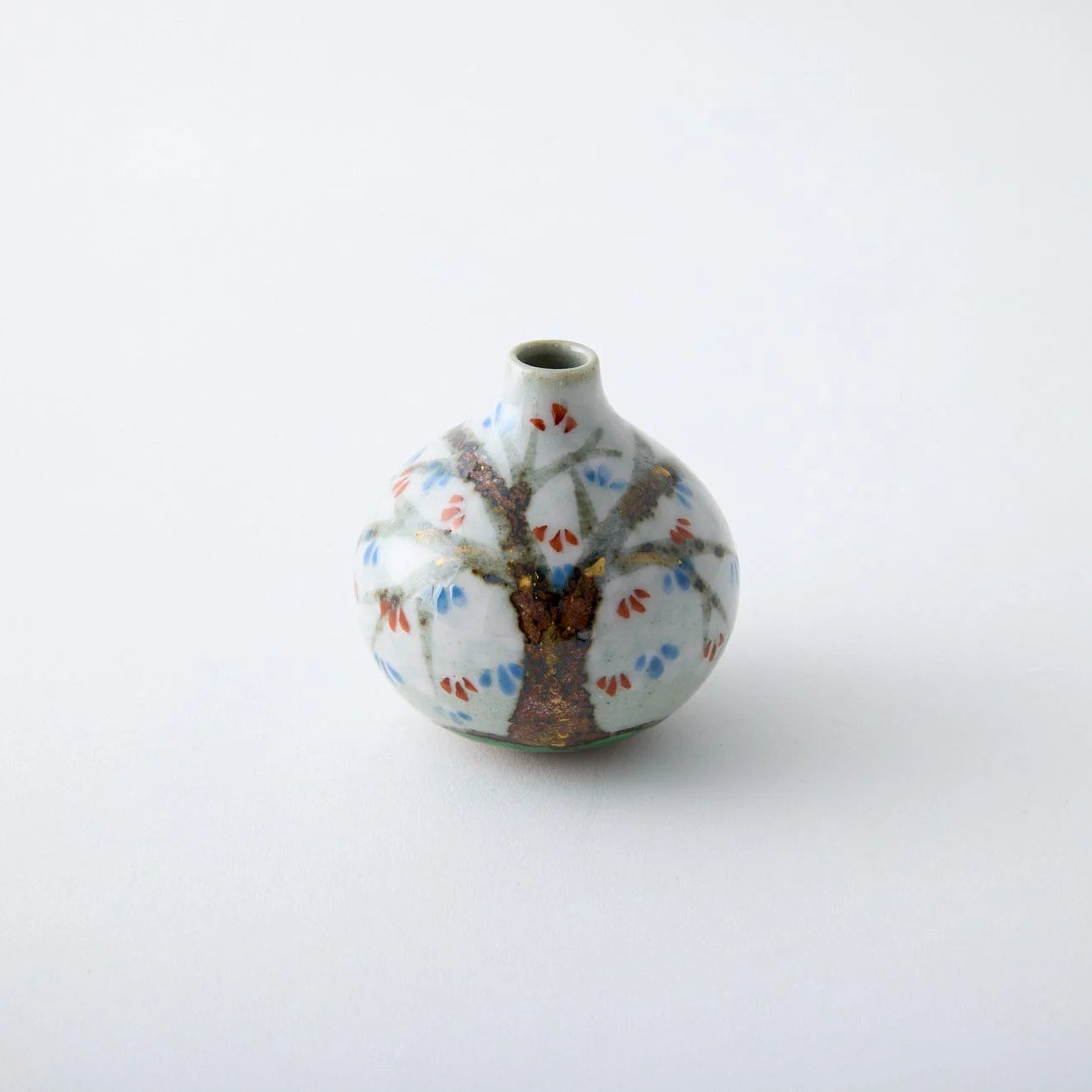 Sakura Tesai Kabin Japanese flower vase, handcrafted ceramic with cherry blossom design.