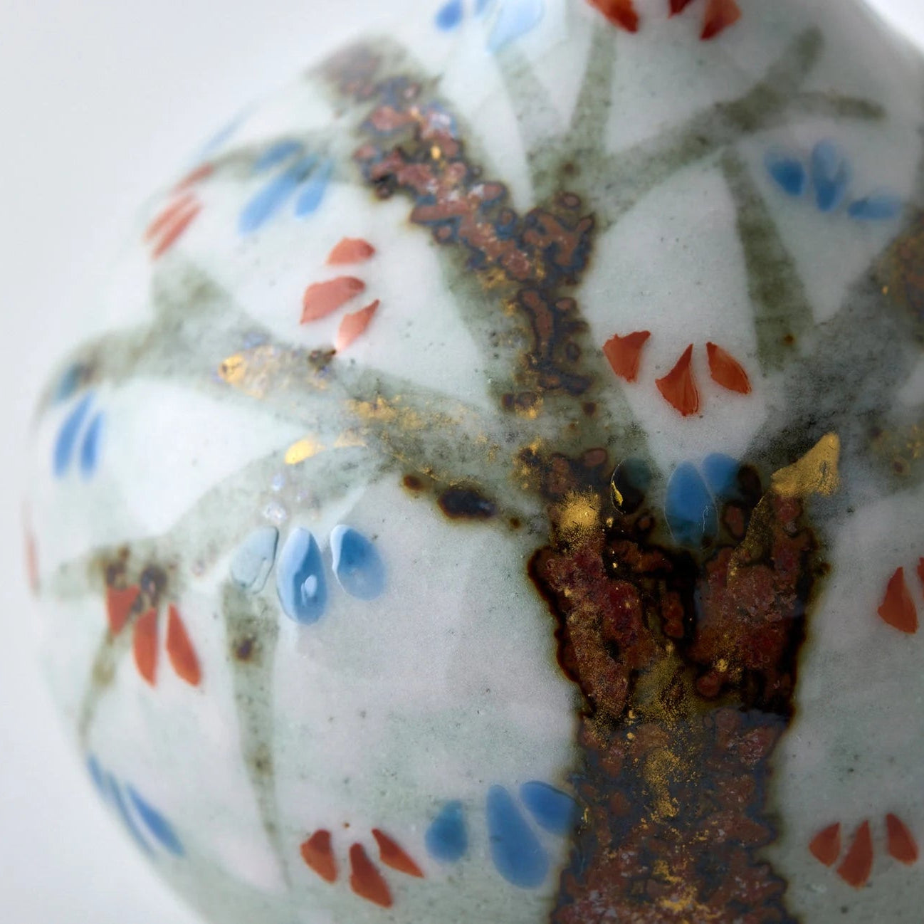 Sakura Tesai Kabin Japanese flower vase, handcrafted ceramic with cherry blossom design.