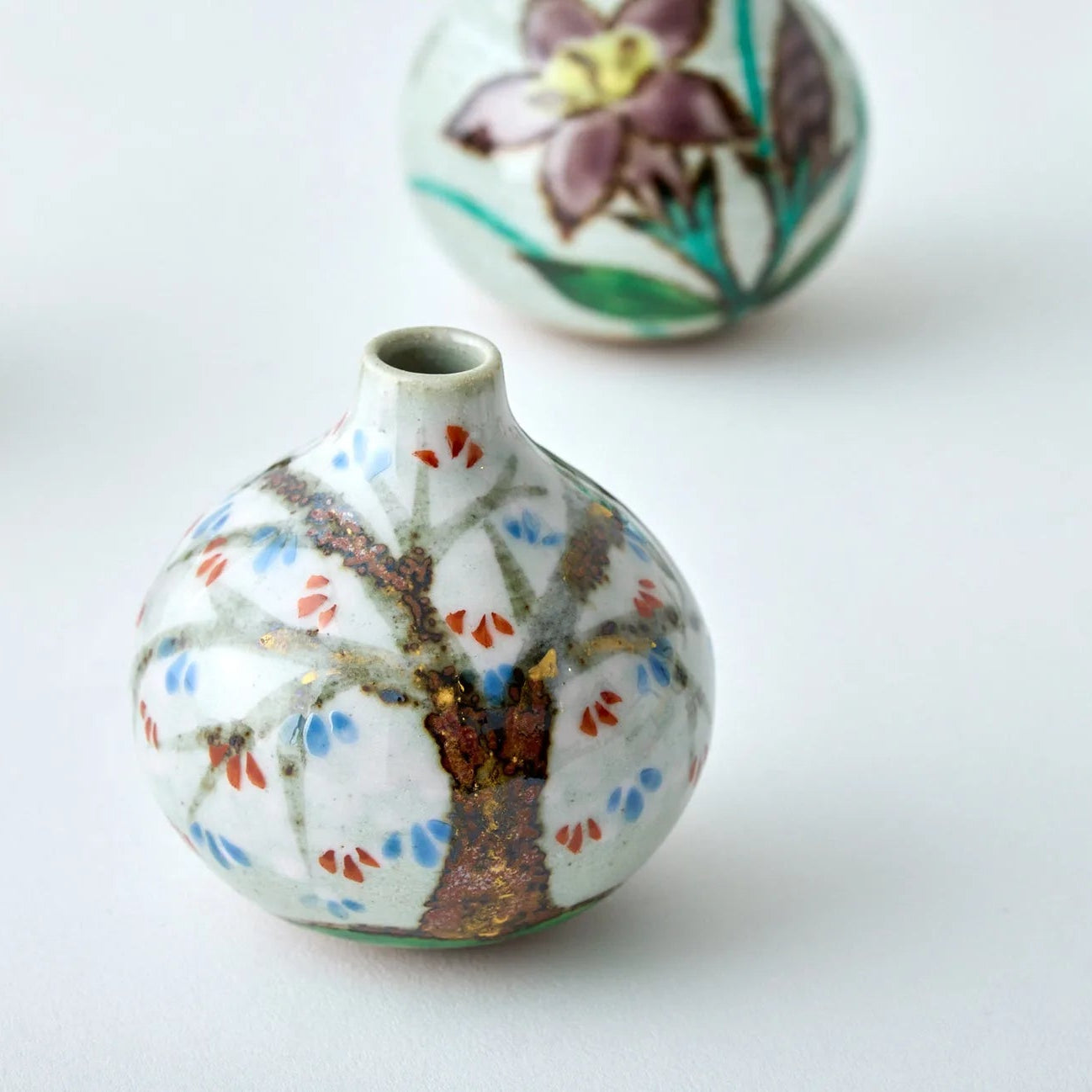 Sakura Tesai Kabin Japanese flower vase, handcrafted ceramic with cherry blossom design.