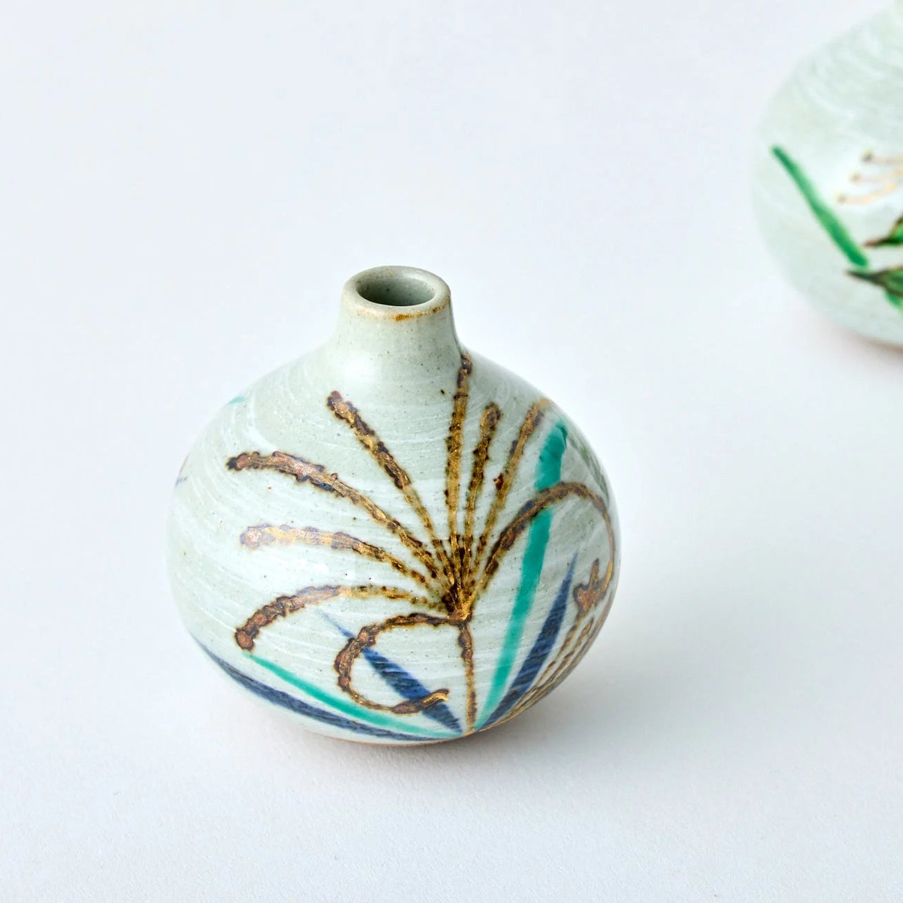 Susuki Tesai Kabin Japanese flower vase, handcrafted ceramic for traditional ikebana and home décor display.