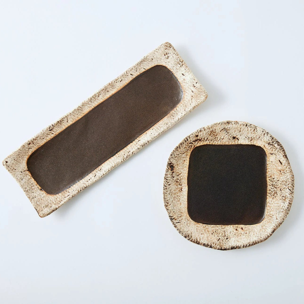 Tōjishiki 21cm Japanese semi-porcelain & clay plate, handcrafted elegant tableware for dining or gifts.