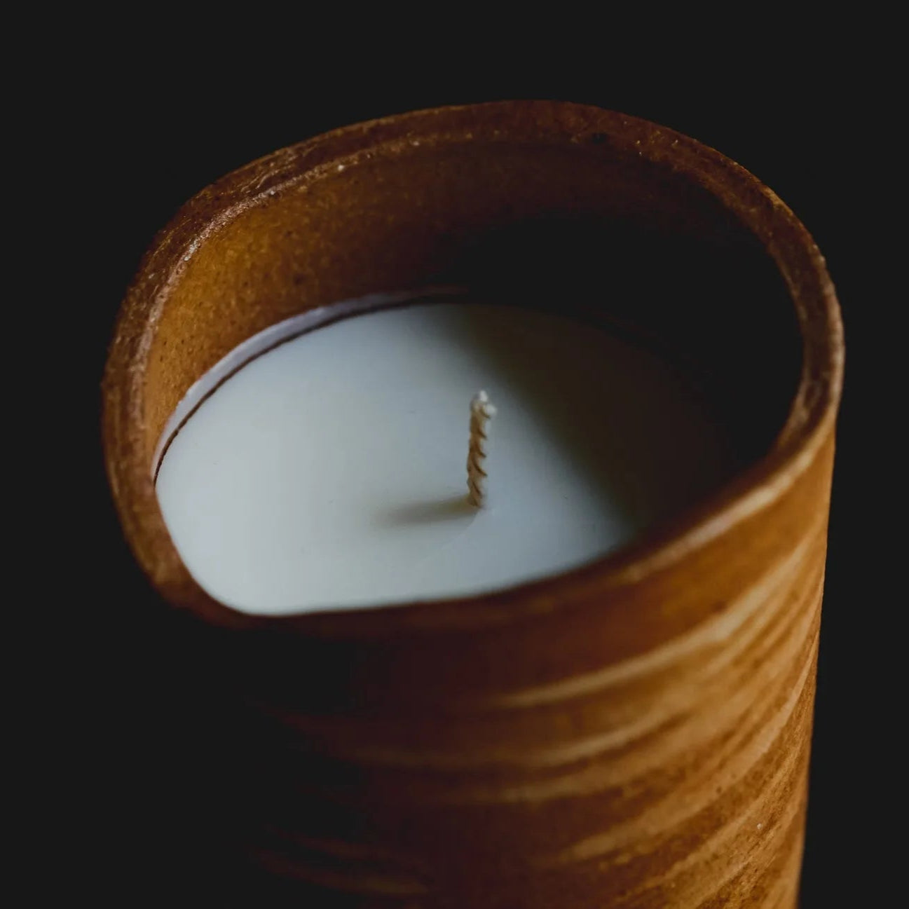 Akikaze Autumn Breeze Japanese aroma candle with sandalwood and cedar scent in minimalist glass jar, soy wax, calming home décor.