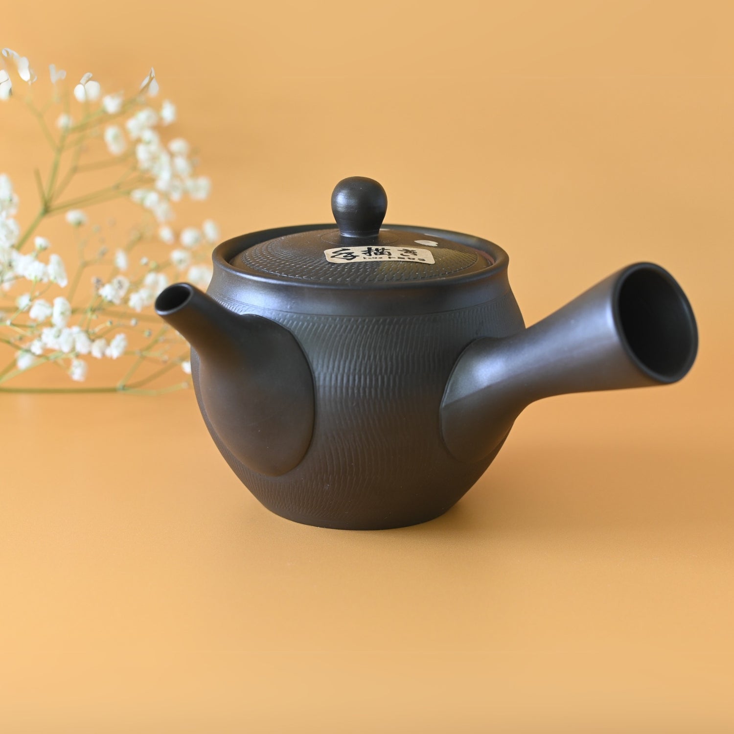 Bokka Flower Tokoname-Yaki Kyusu teapot – black Japanese teapot with floral design for brewing authentic tea.