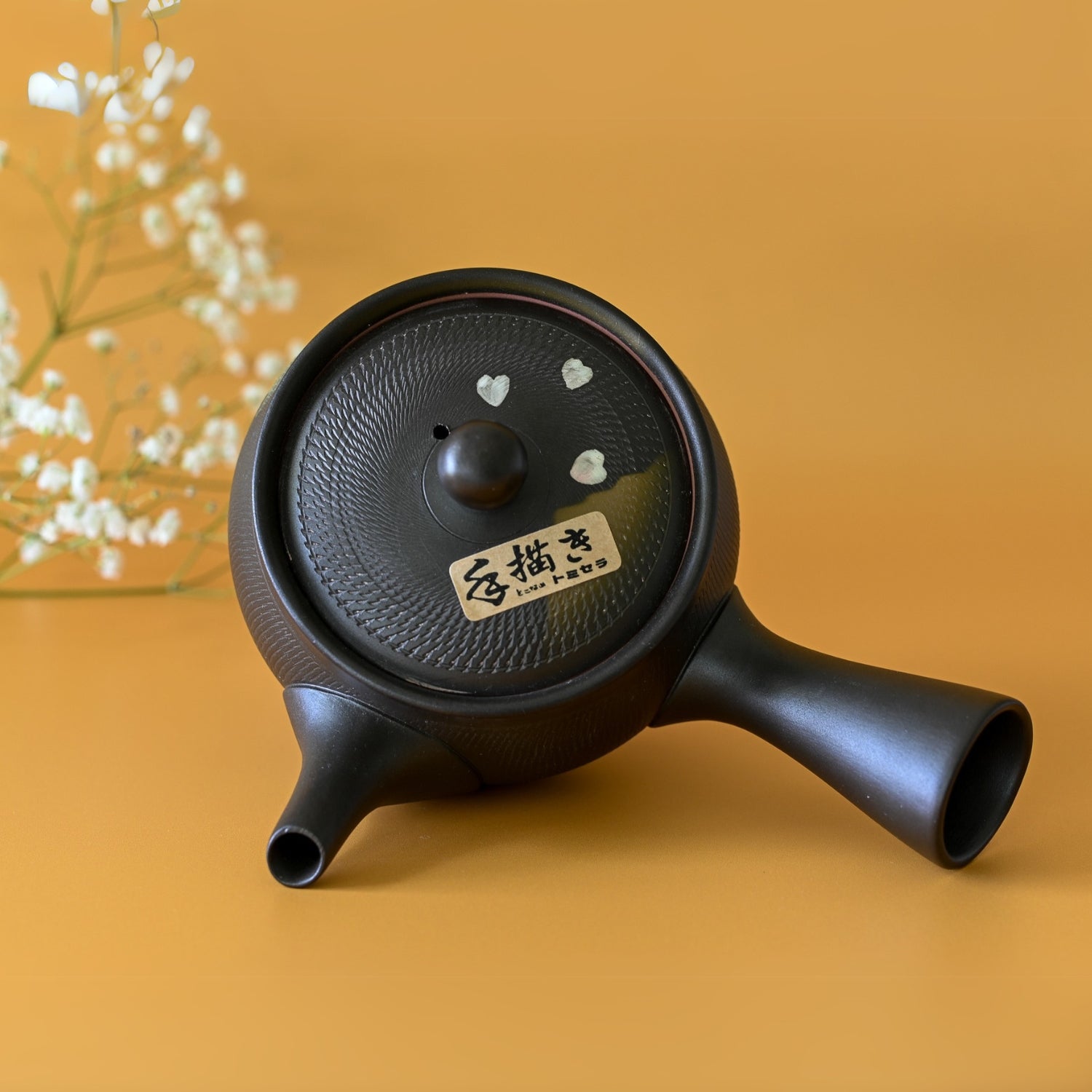 Bokka Flower Tokoname-Yaki Kyusu teapot – black Japanese teapot with floral design for brewing authentic tea.