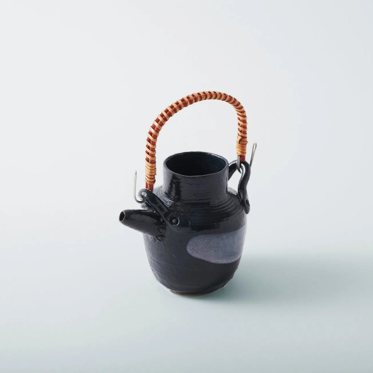 Eiki Kisha Teapot Set – Japanese secret meeting tea set for intimate gatherings and elegant tea ceremonies.