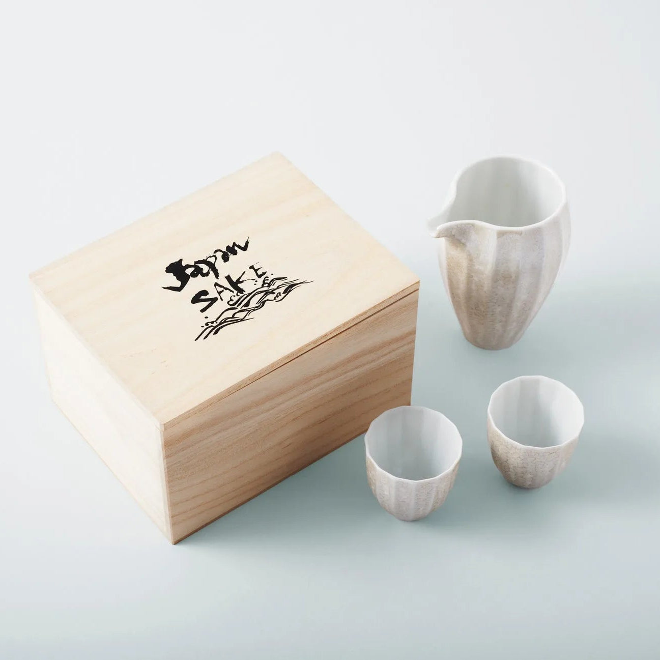 Enga Japanese Utage Sake Set with champagne-inspired design and elegant craftsmanship.