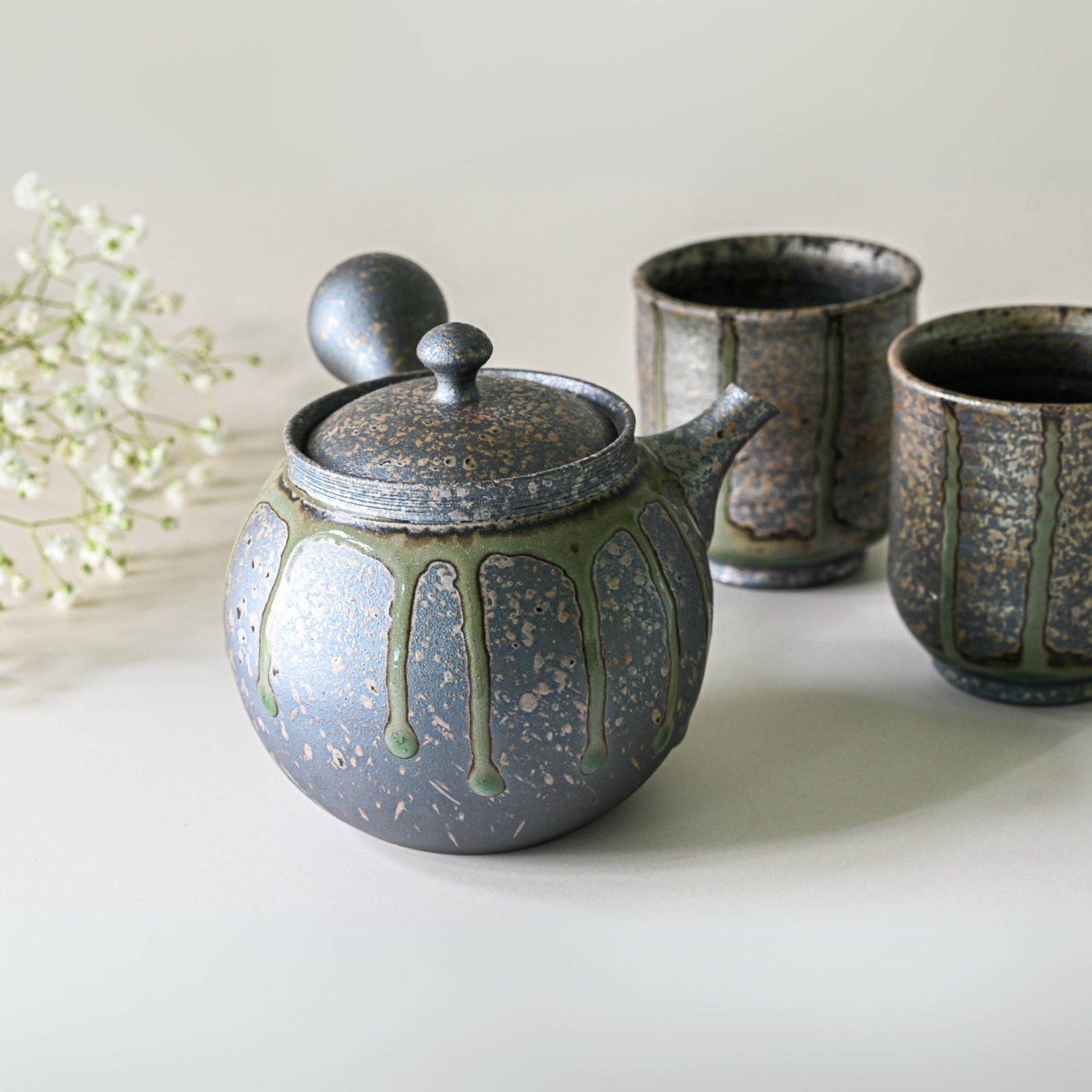 Gado Yakishime Kyusu teapot set – handcrafted Japanese teaware perfect for tea brewing and serving.