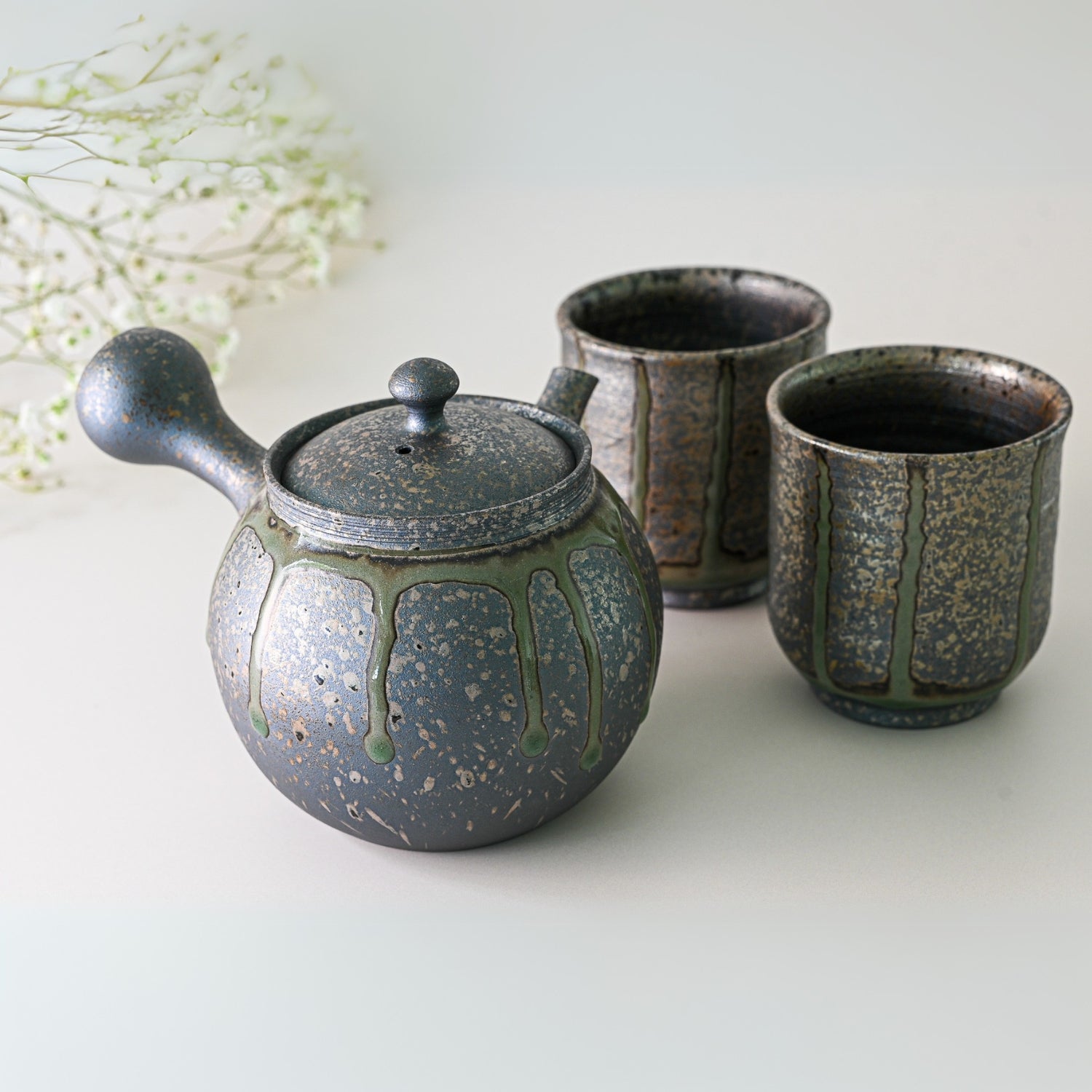 Gado Yakishime Kyusu teapot set – handcrafted Japanese teaware perfect for tea brewing and serving.