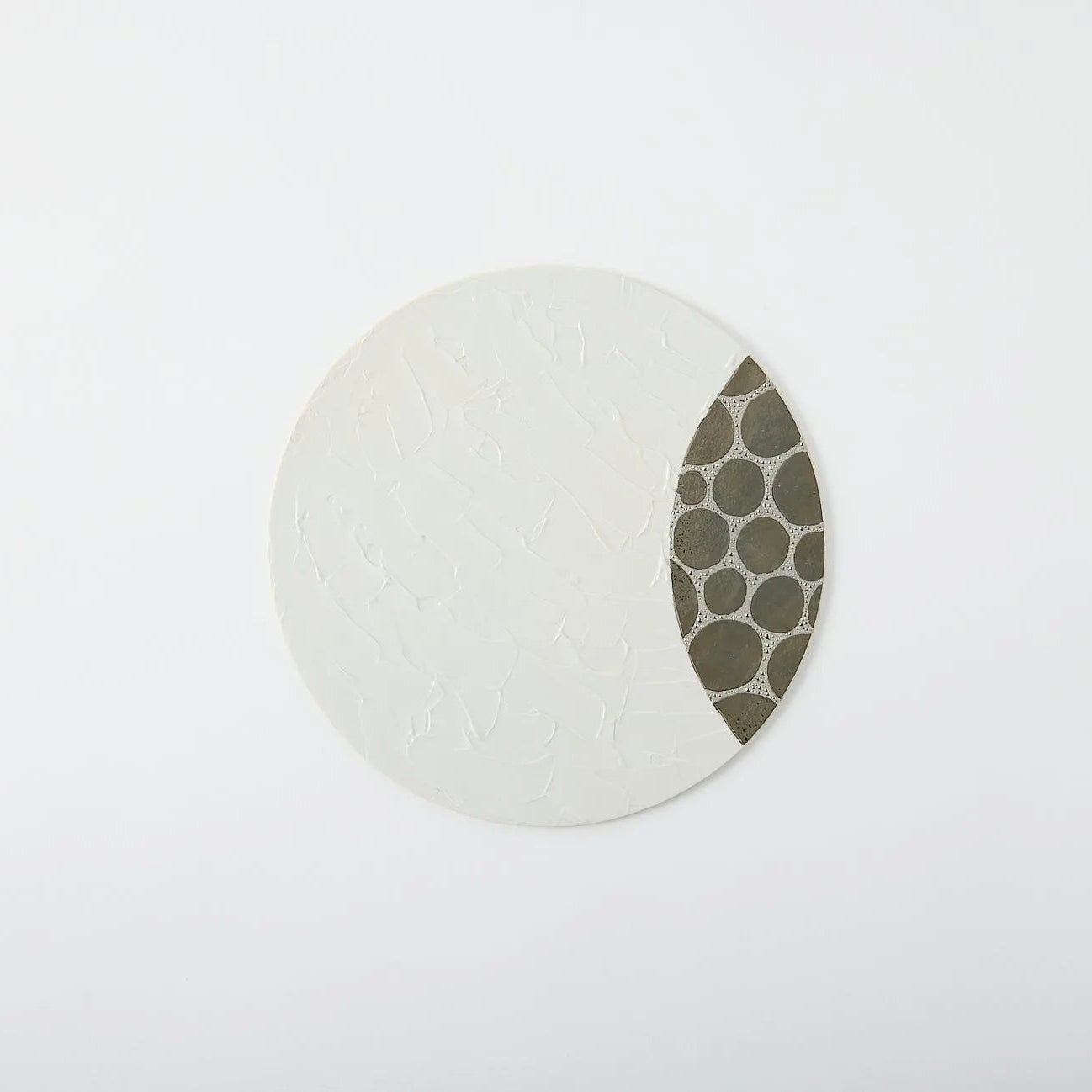 Gaenzara Japanese ceramic serving plate – traditional dinnerware for authentic Japanese meals and presentation.