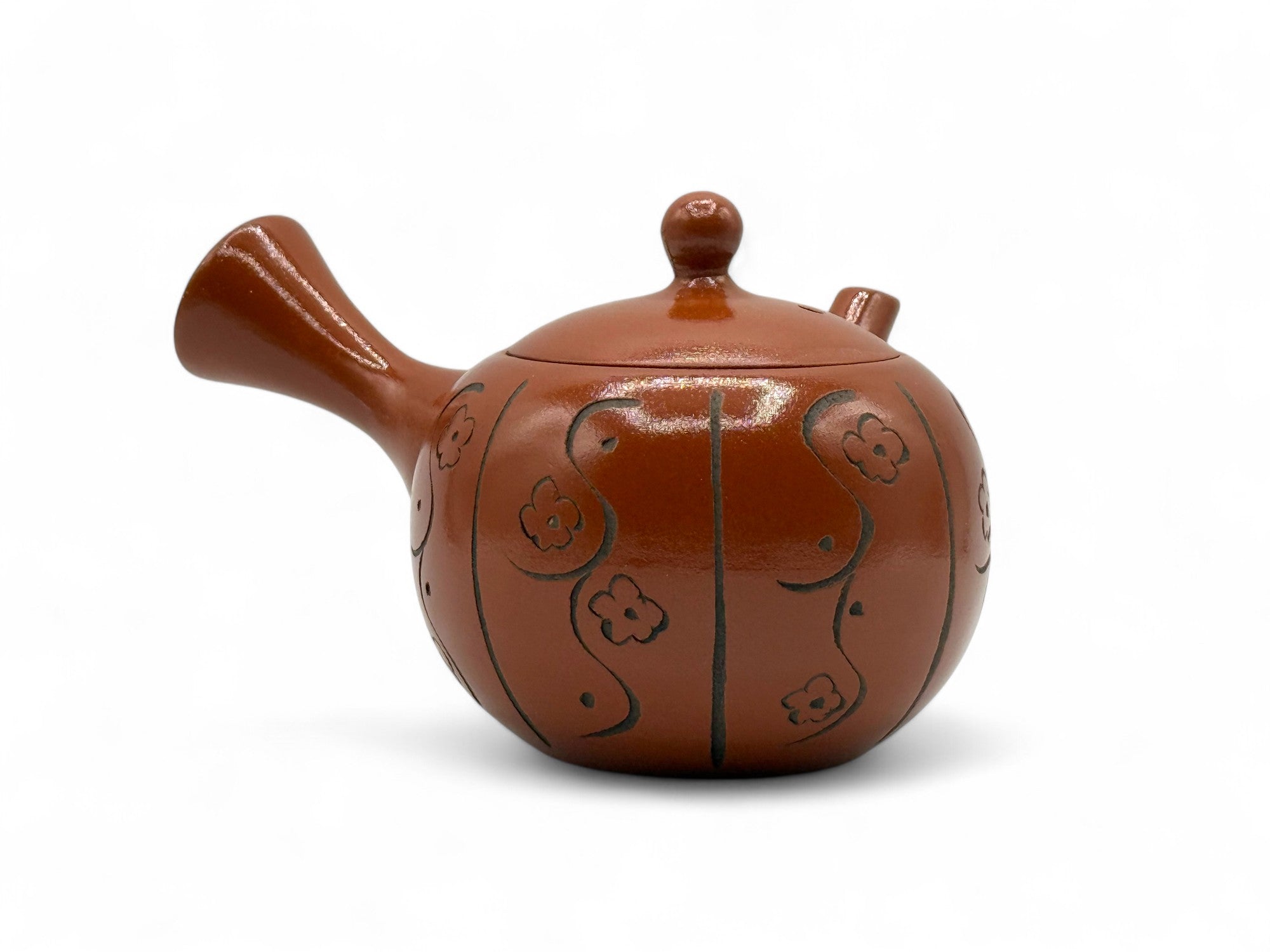 Handcrafted Yixing Tokusa Red Tokoname-yaki Kyusu Japanese teapot for authentic loose leaf tea brewing.