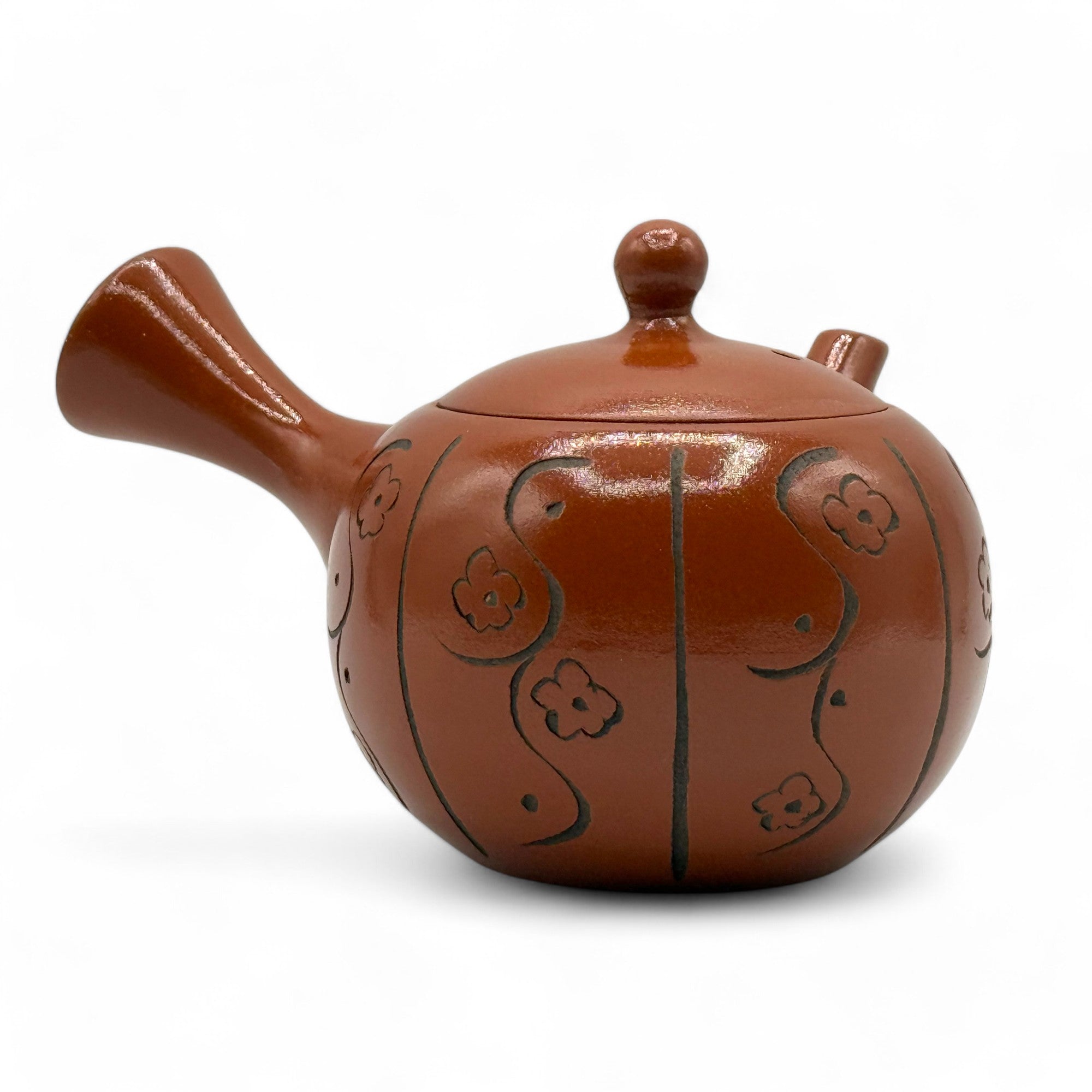 Handcrafted Yixing Tokusa Red Tokoname-yaki Kyusu Japanese teapot for authentic loose leaf tea brewing.