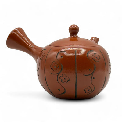 Handcrafted Yixing Tokusa Red Tokoname-yaki Kyusu Japanese teapot for authentic loose leaf tea brewing.