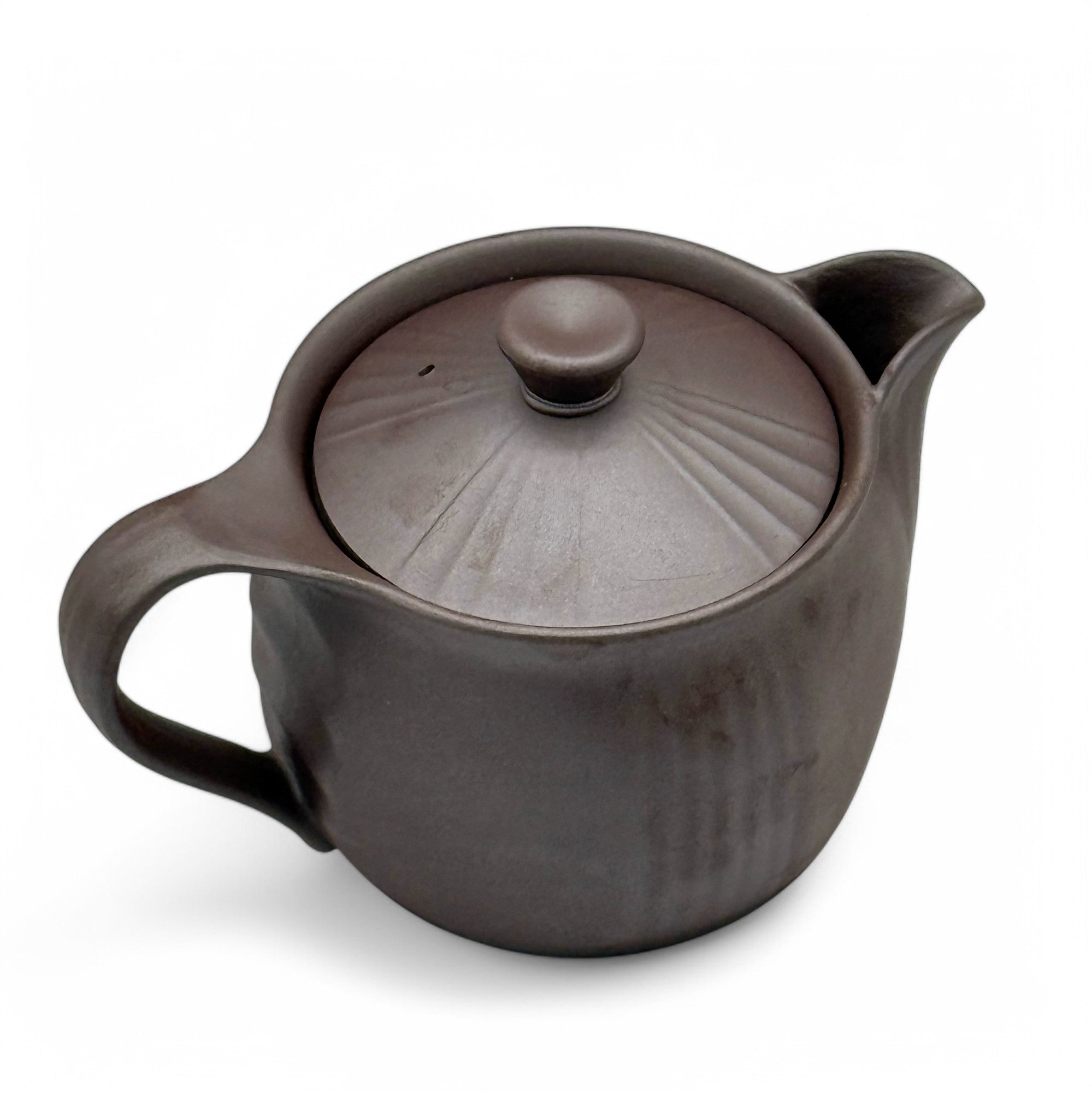 Handmade Ichiro Brown Banko-yaki Kyusu Japanese teapot for brewing green tea with authentic traditional ceramic craftsmanship.
