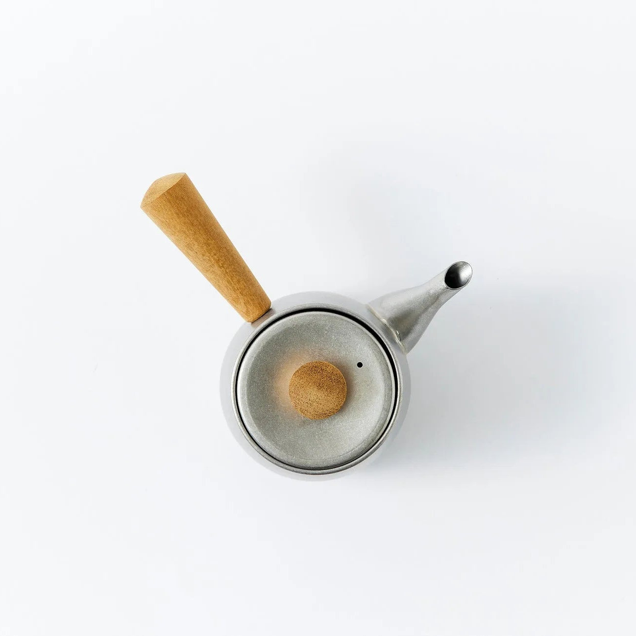 Ishinagare Japanese stone-washed stainless steel teapot, durable and elegant for premium tea brewing.