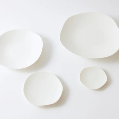 Handmade Japanese porcelain leaf plate – modern feuille design ceramic tableware for elegant dining or decor.