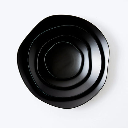 Handmade Japanese porcelain leaf plate – modern feuille design ceramic tableware for elegant dining or decor.