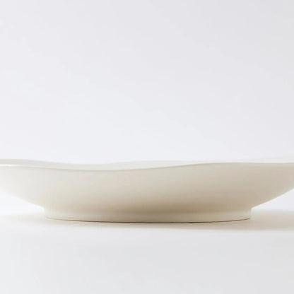 Handmade Japanese porcelain leaf plate – modern feuille design ceramic tableware for elegant dining or decor.