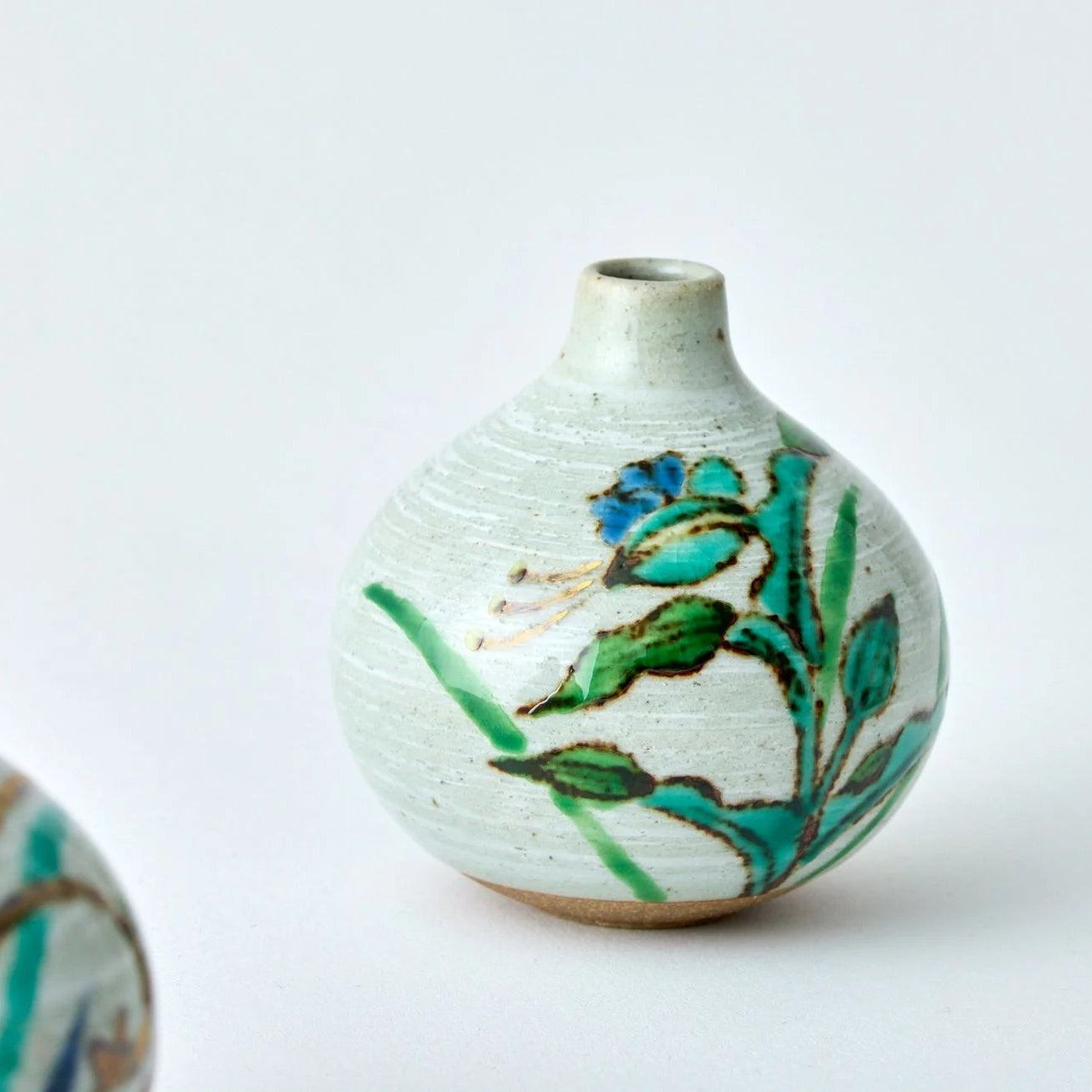 Japanese Tesai Kabin flower vase with Tsuyukusa motif, handmade Karatsu and Amakusa ceramic.