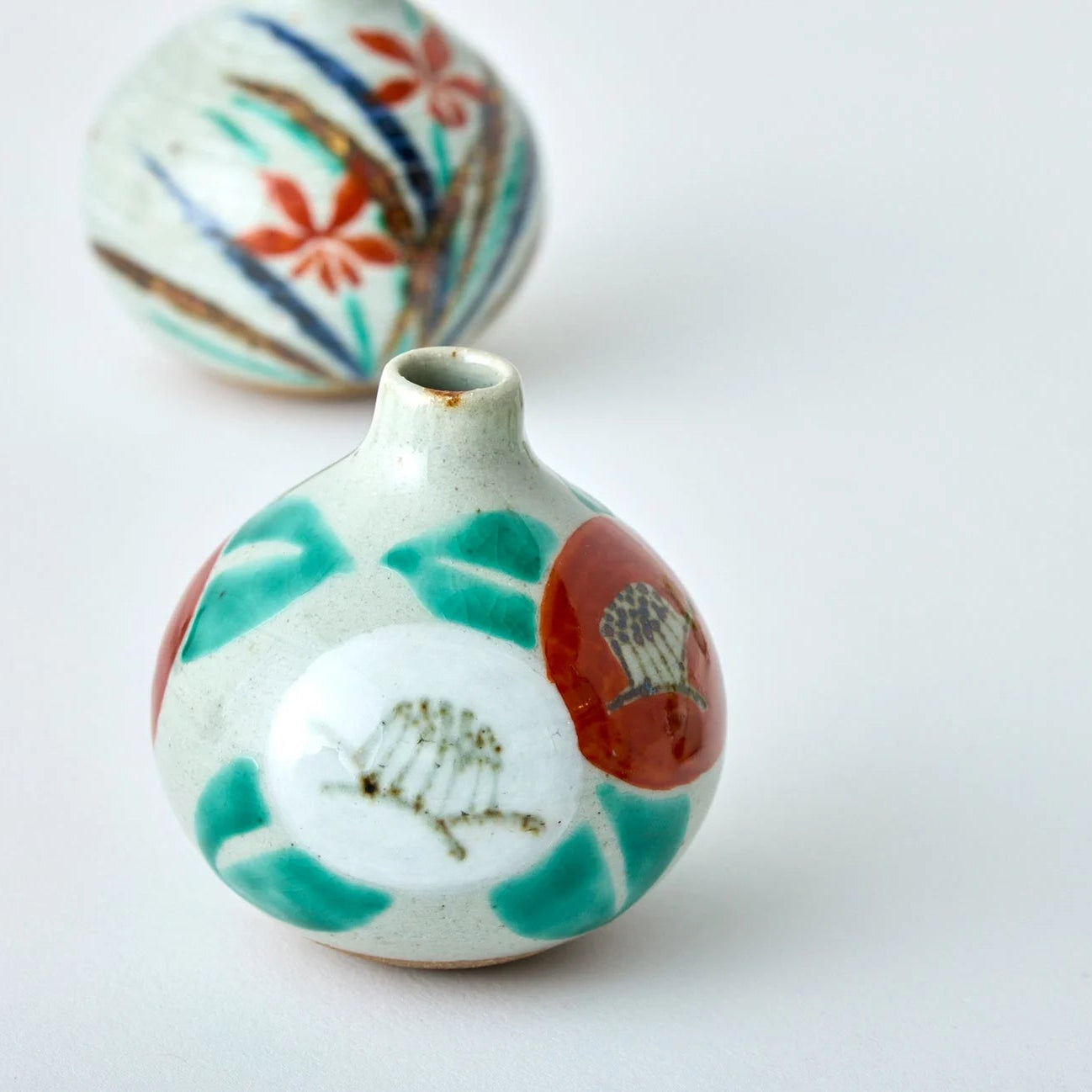 Handcrafted Japanese ceramic flower vase, wabi-sabi ikebana kabin with susuki motif for minimalist home decor.