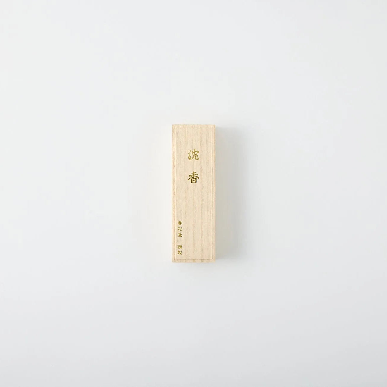 Jinkō Japanese agarwood incense sticks with rich aroma for relaxation and meditation.