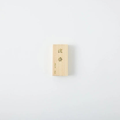 Jinkō Japanese agarwood incense sticks with rich aroma for relaxation and meditation.