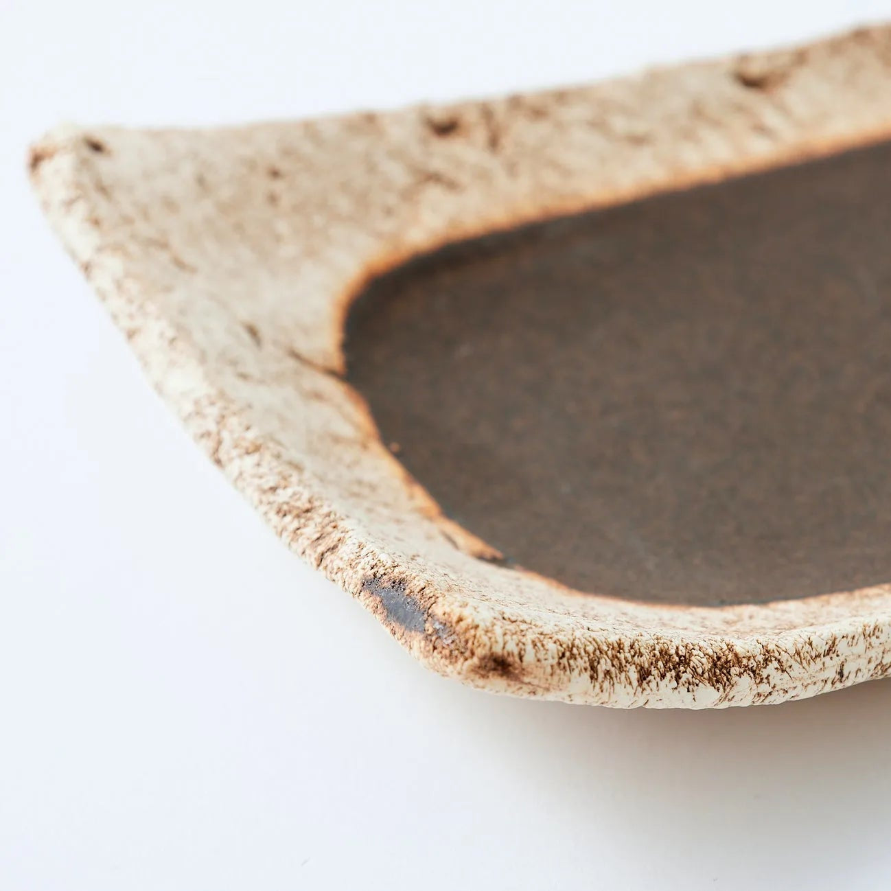 Keshiki Zara Japanese semi-porcelain rectangular plate made from mixed clay for elegant modern dining.