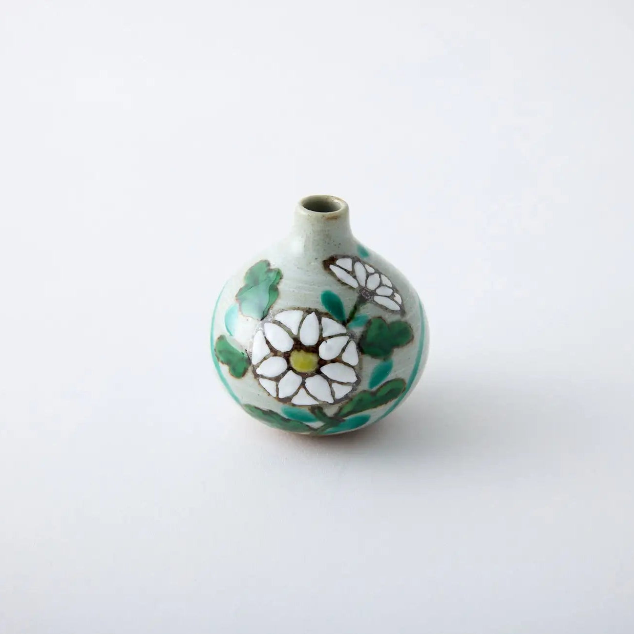 Kiku Tesai Kabin Japanese flower vase – handcrafted ceramic decor for ikebana and traditional Japanese interiors.