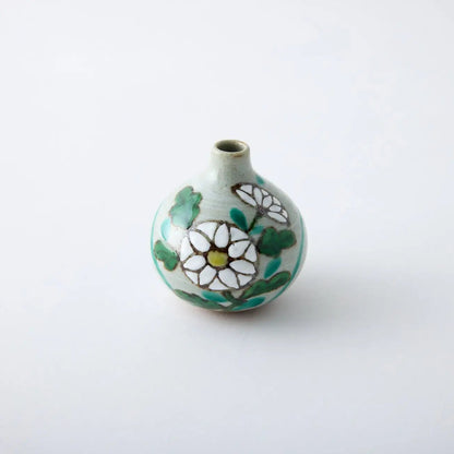Kiku Tesai Kabin Japanese flower vase – handcrafted ceramic decor for ikebana and traditional Japanese interiors.