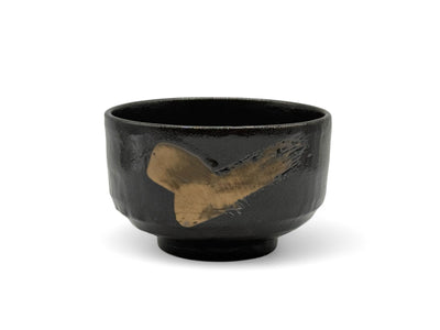 Kurogane Hake black Mino-yaki chawan by Genji Japanese matcha bowl handcrafted ceramic tea bowl.