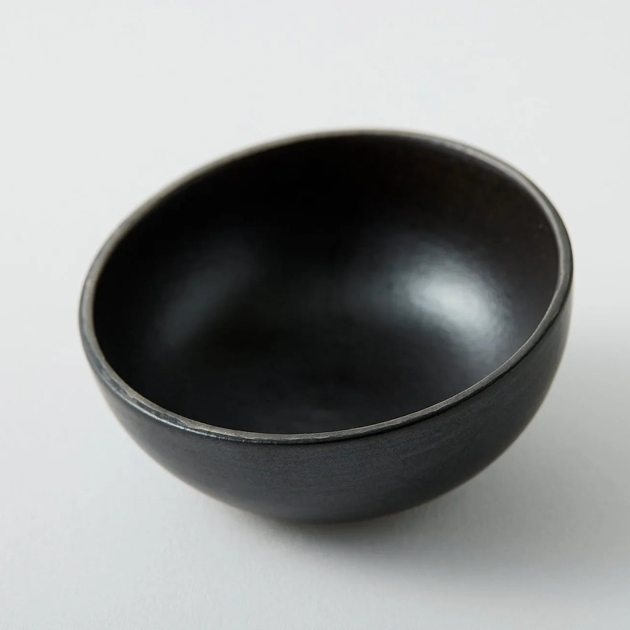 Marubi Japanese Utage small round bowl – handcrafted ceramic tableware for elegant and traditional Japanese dining.