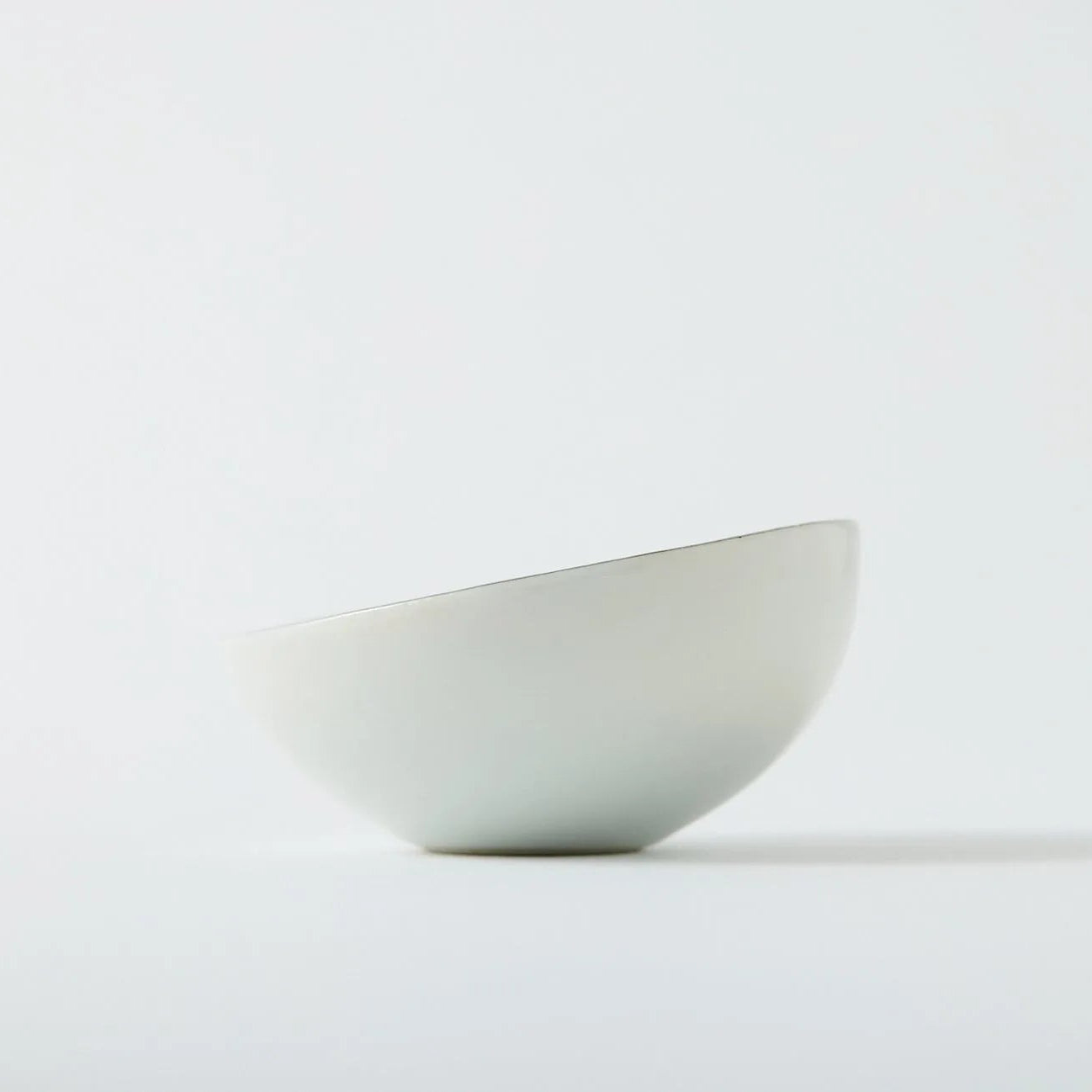Marubi Japanese Utage small round bowl – handcrafted ceramic tableware for elegant and traditional Japanese dining.