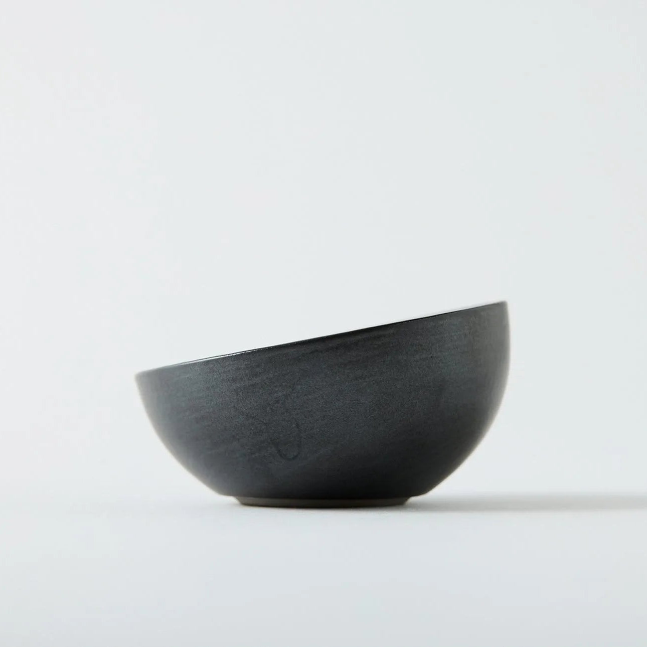 Marubi Japanese Utage small round bowl – handcrafted ceramic tableware for elegant and traditional Japanese dining.