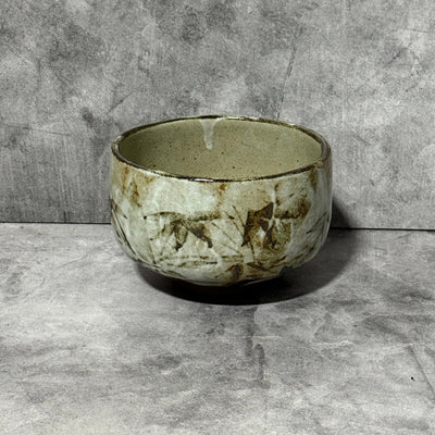 Gray Mino-yaki Japanese matcha bowl (chawan) with pouring spout, handmade ceramic bowl for whisking matcha tea and matcha lattes.